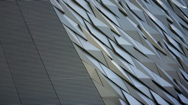 Architecture on the clock - Entry