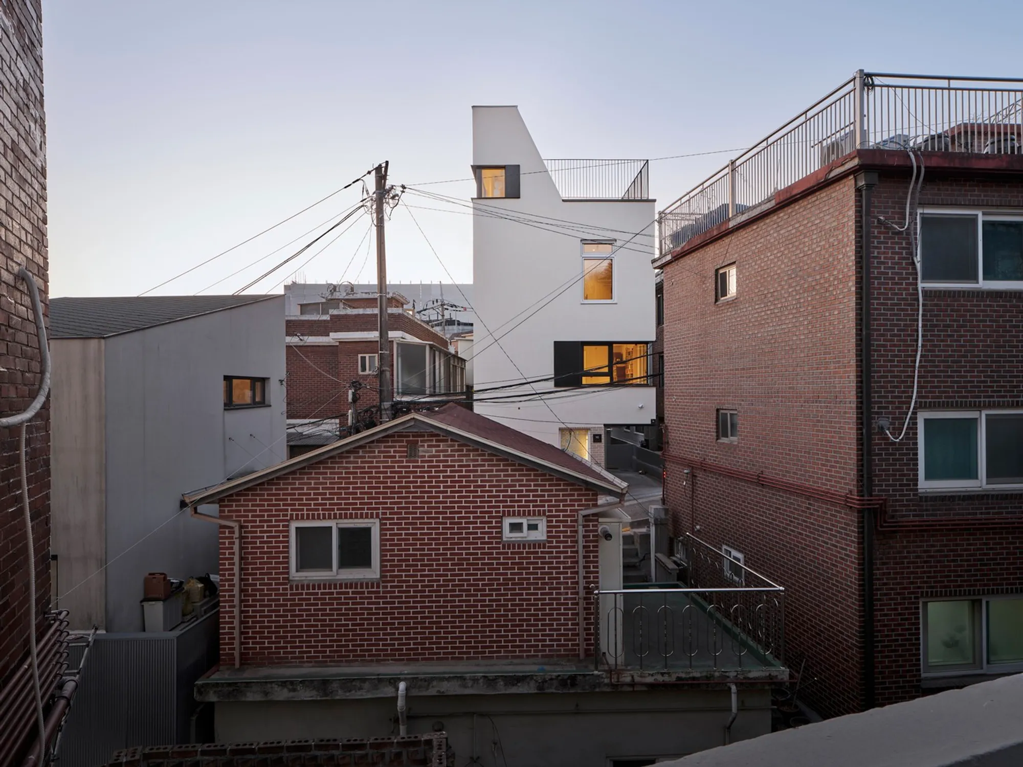 NAMSAMH House by TIUM Architects in Seoul: A Contemporary Urban Haven
