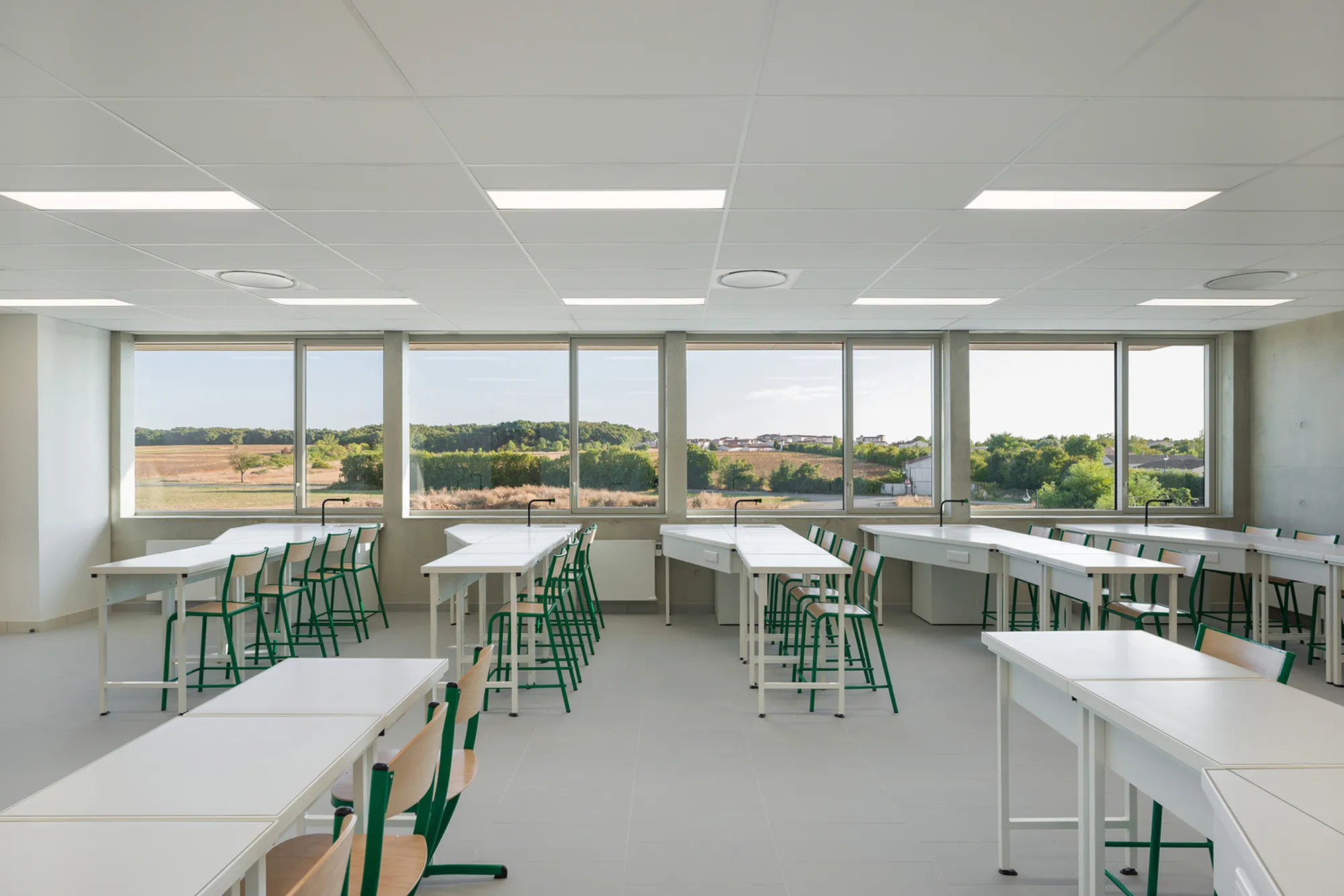 Collège de Courçon: A Modern School Architecture by MABIRE REICH Architectes