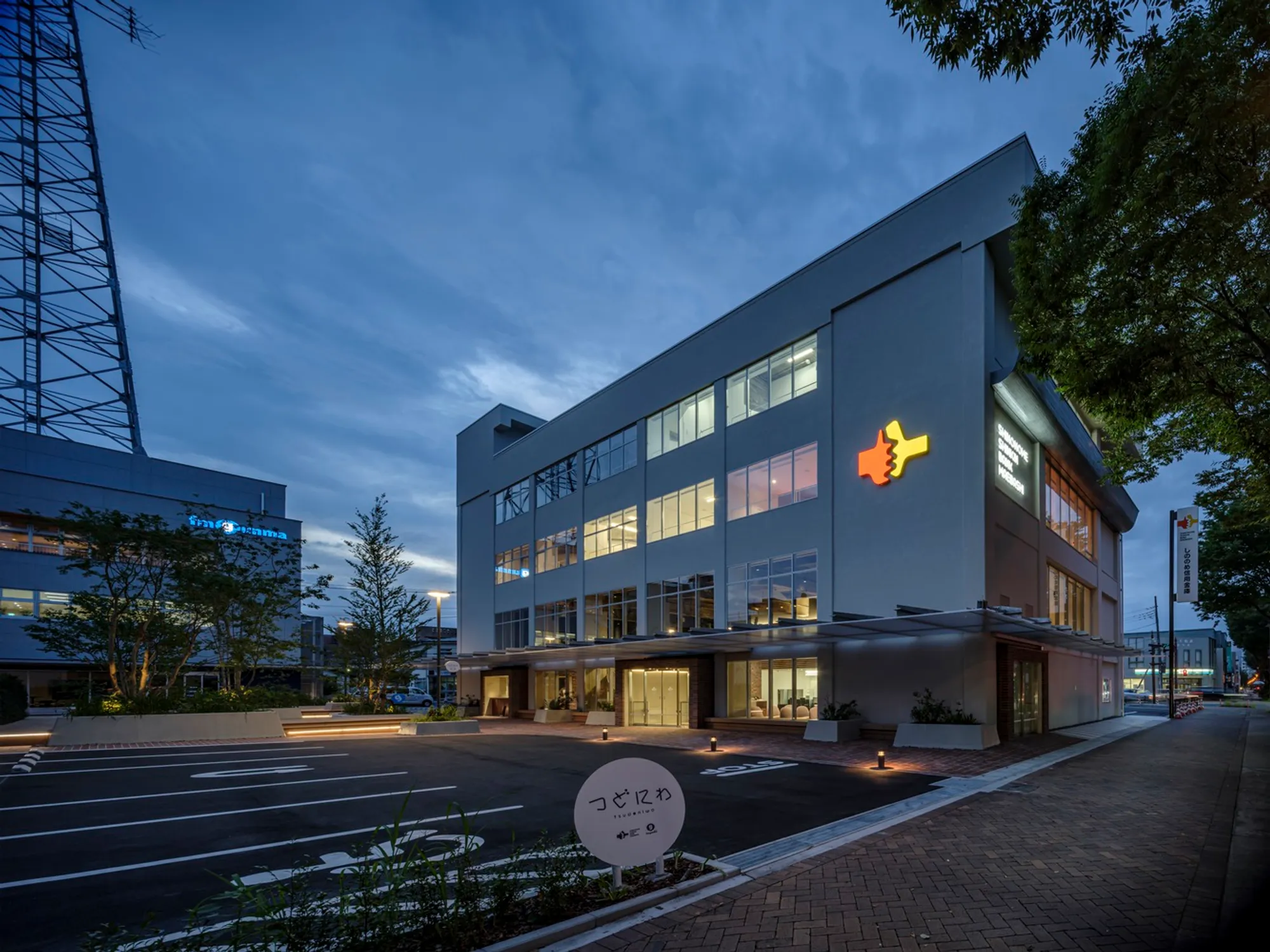 Shinonome Shinkin Bank in Maebashi: A Renovation that Redefines Urban Banking Spaces