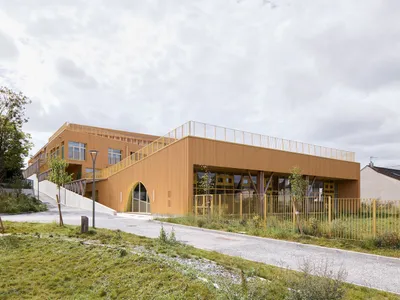 Biosourced Positive Energy School Group by R2K Architectes: A Model of Sustainable Architecture