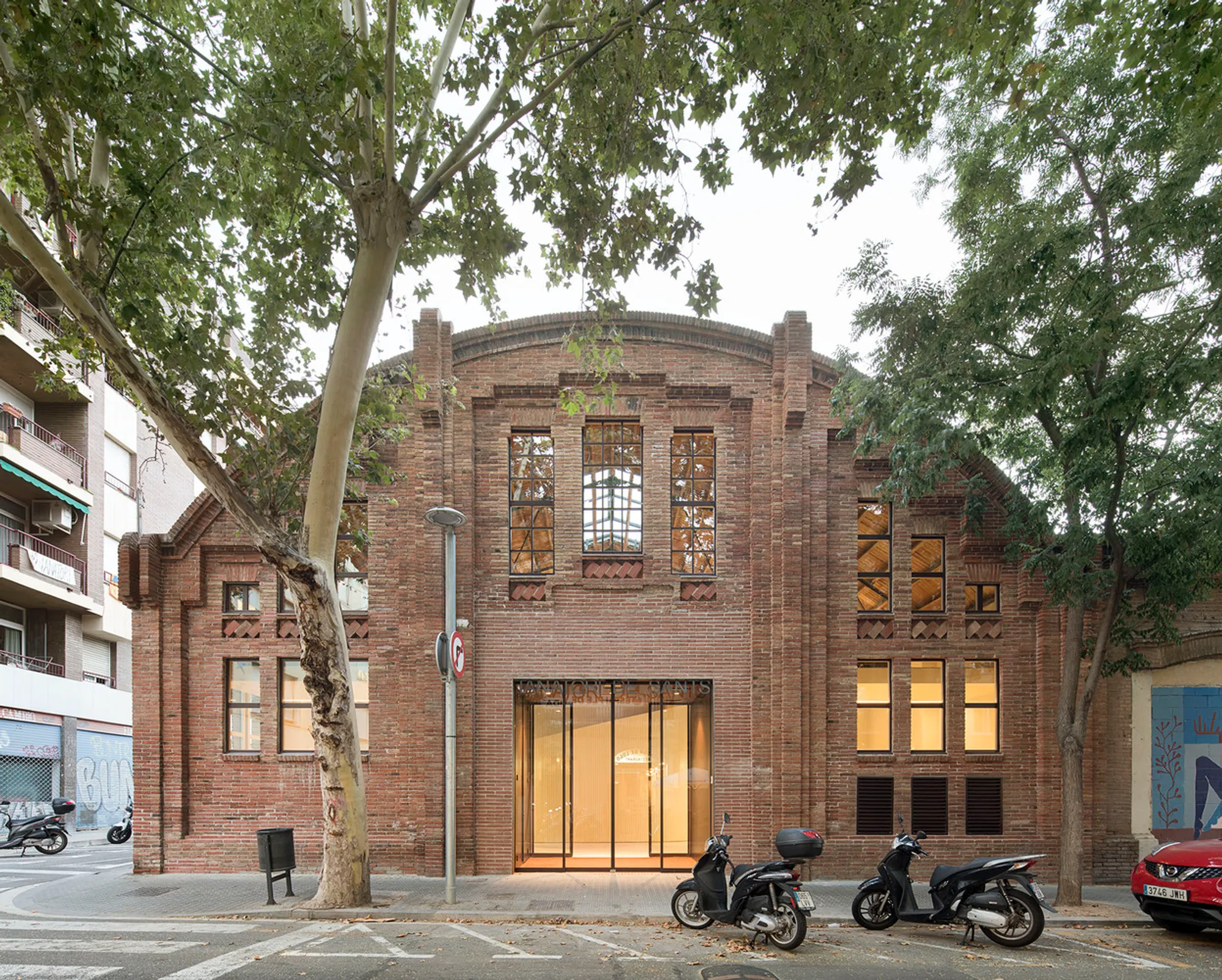 Renovation of the Germans Climent Factory: A Contemporary Funeral Home in Barcelona