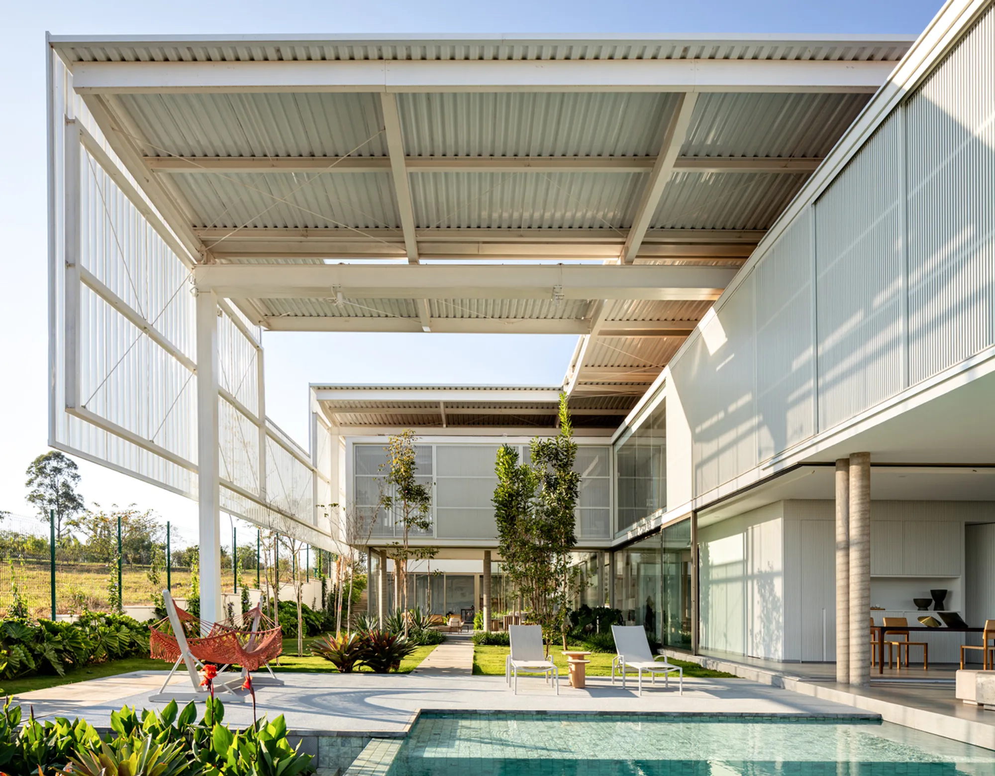 Modern Residential Architecture in Brazil: Casa Brisa by FGMF Architects