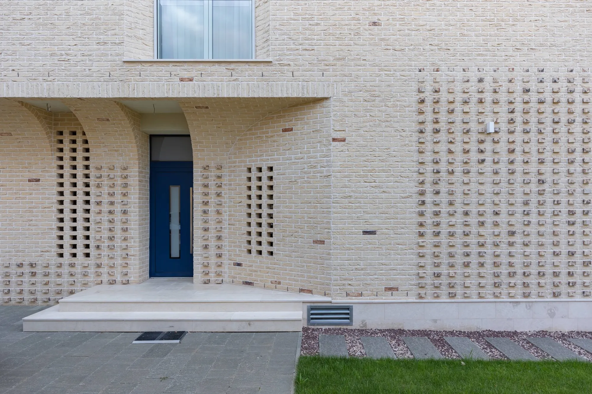 Modern Passive House Design in Romania: IG House by MoD Studio