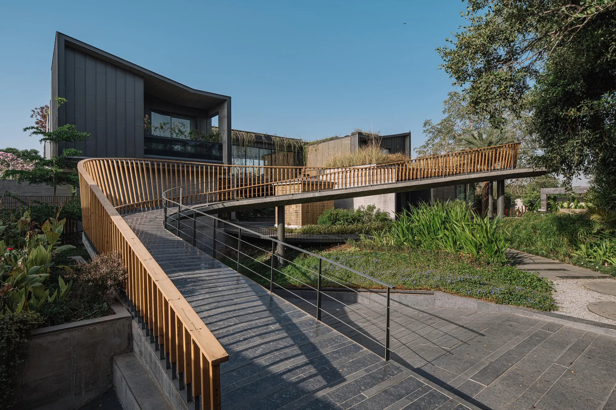 Luxury Residential Architecture: The Link House by Openideas Architects