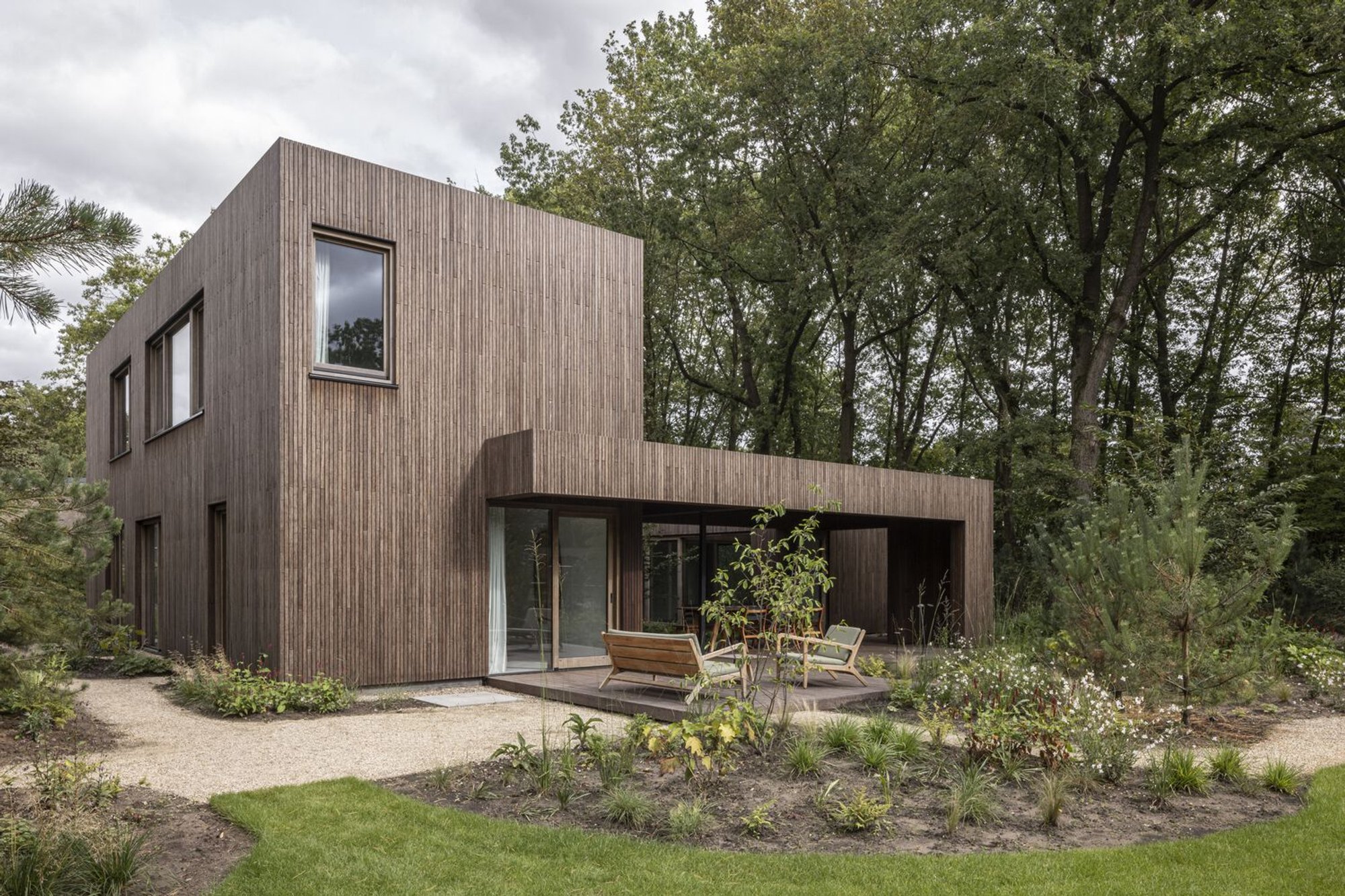 Modern Villa Architecture: A Blend of Nature, Design, and Innovation