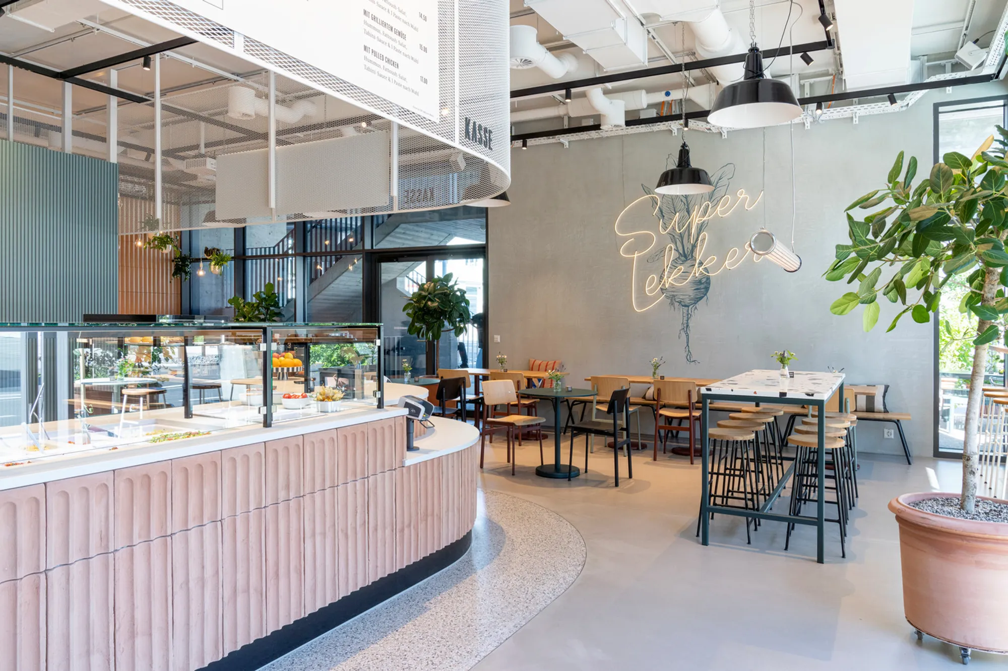 Mediterranean-Inspired Bistro Design: Lekkeray Eatery by Pfeffermint AG