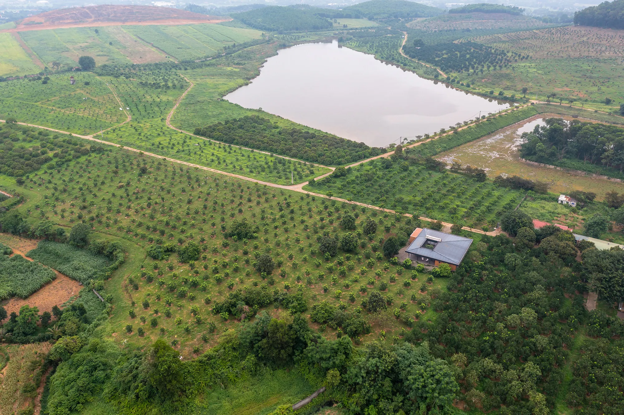 Sustainable Rural Architecture in Vietnam: Dong Mo Farmhouse by Idee Architects
