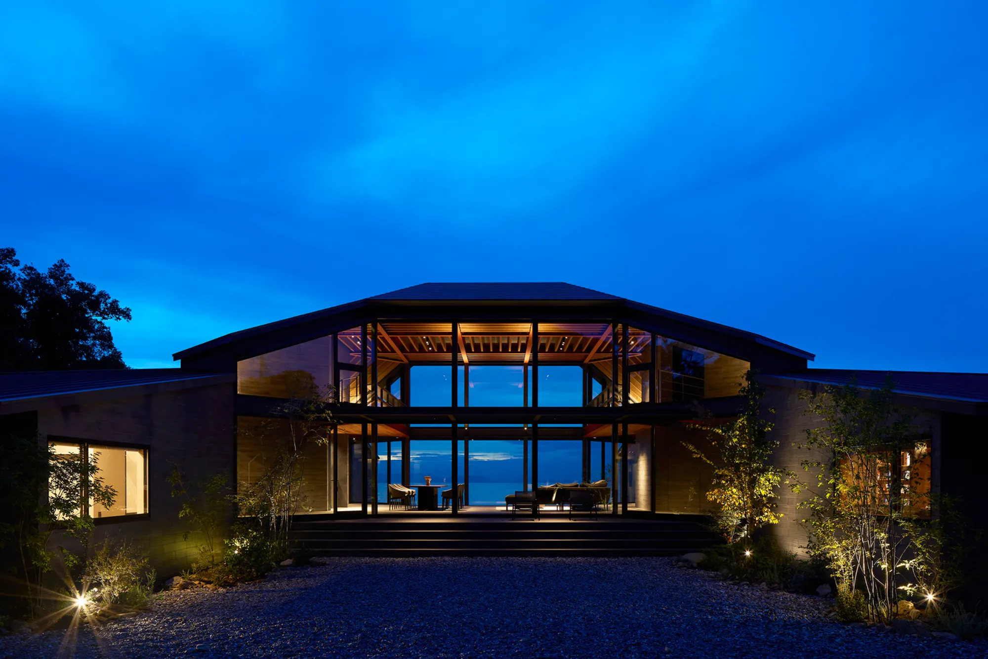 Branching Architecture Design: A Harmonious Connection with Nature at House Y