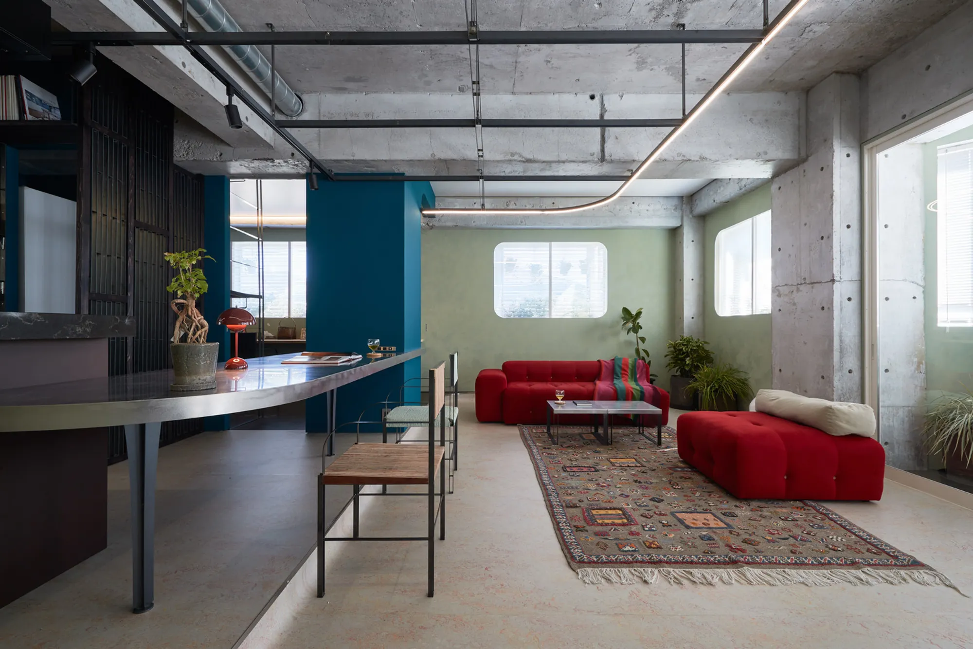 Ring on the Green Apartment: A Multifunctional Renovation by HAMS and Studio