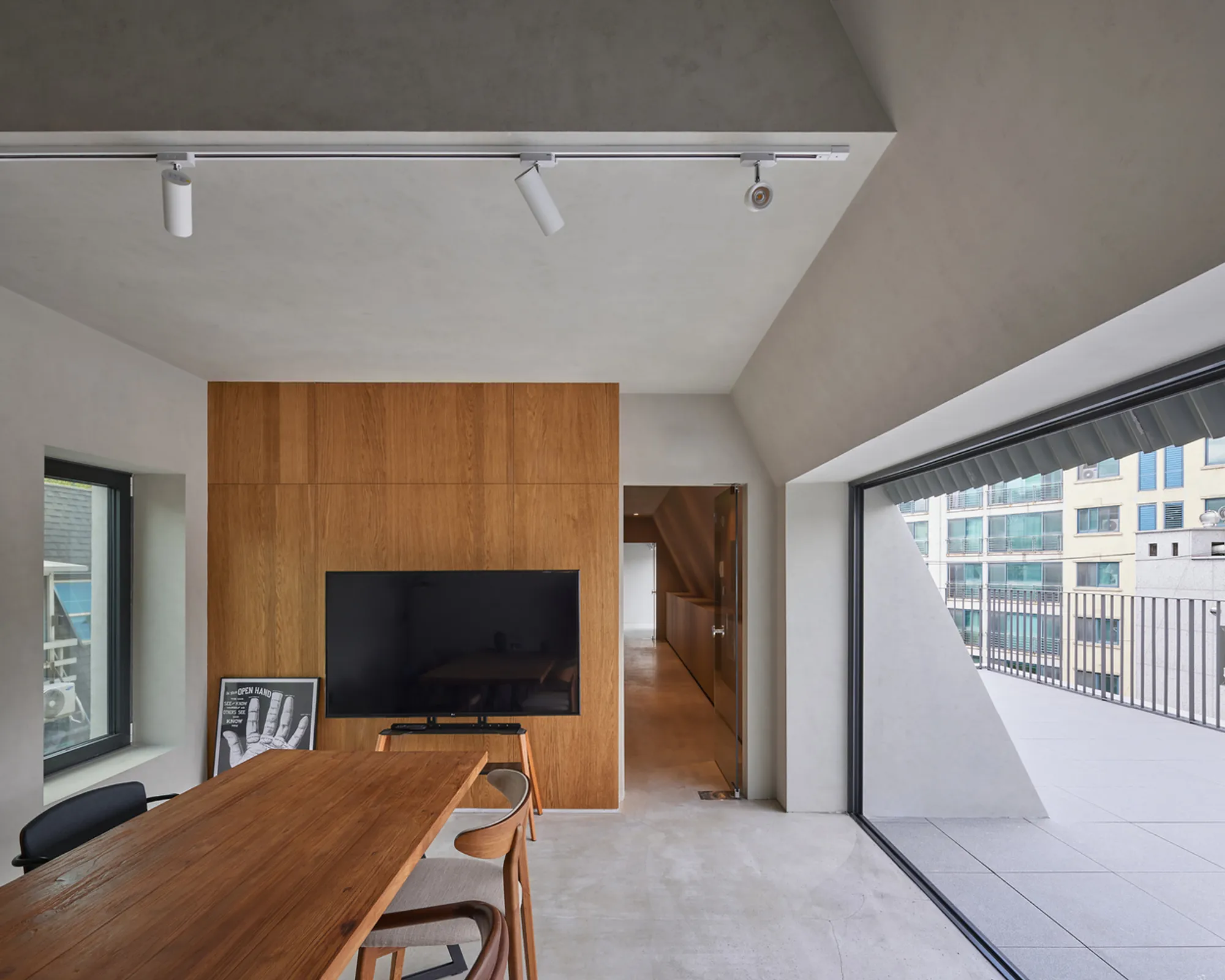 Innovative Office Renovations in South Korea: Concrete Sandwich Office Building