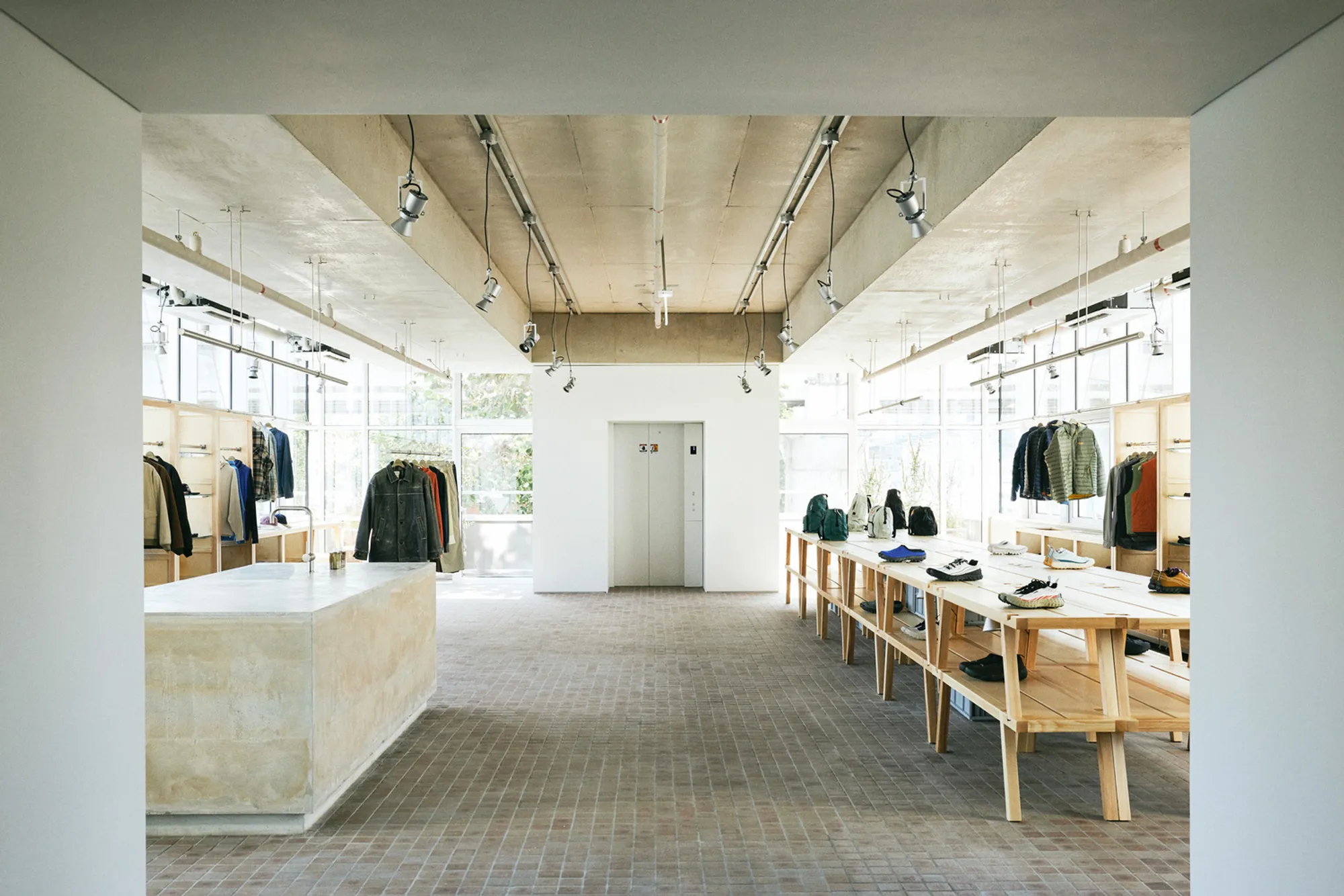 Khakis Seongsu Flagship Store: A Masterpiece of Flexible Retail Space Design