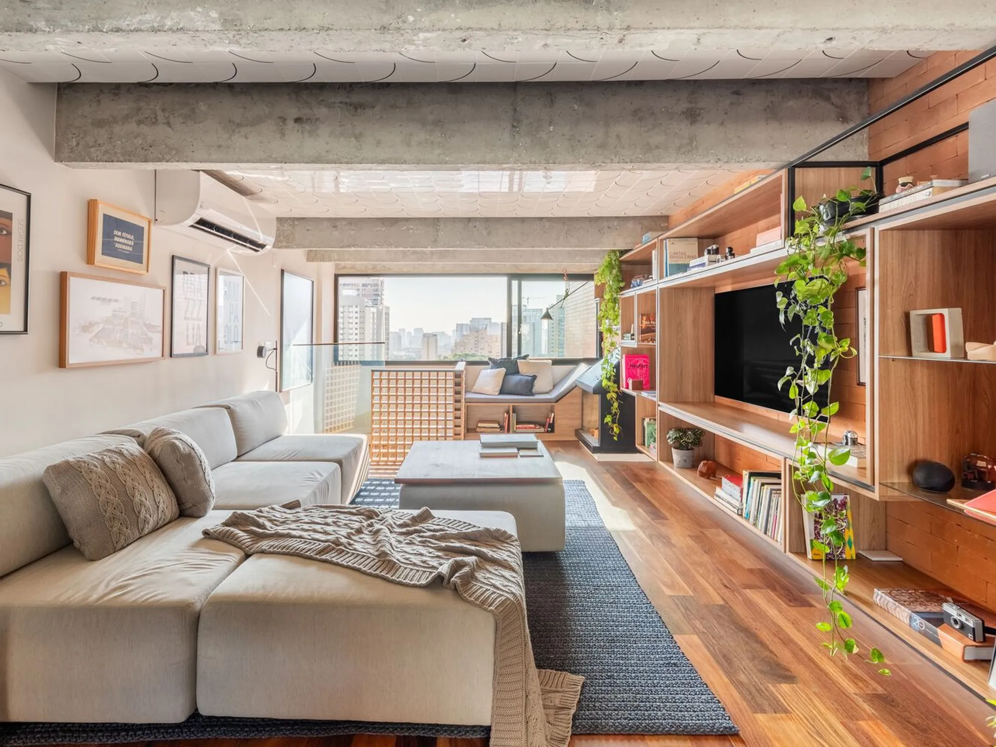 Contemporary Triplex Design in Brazil: The Triplex Vila Romana by Pietro Terlizzi Arquitetura