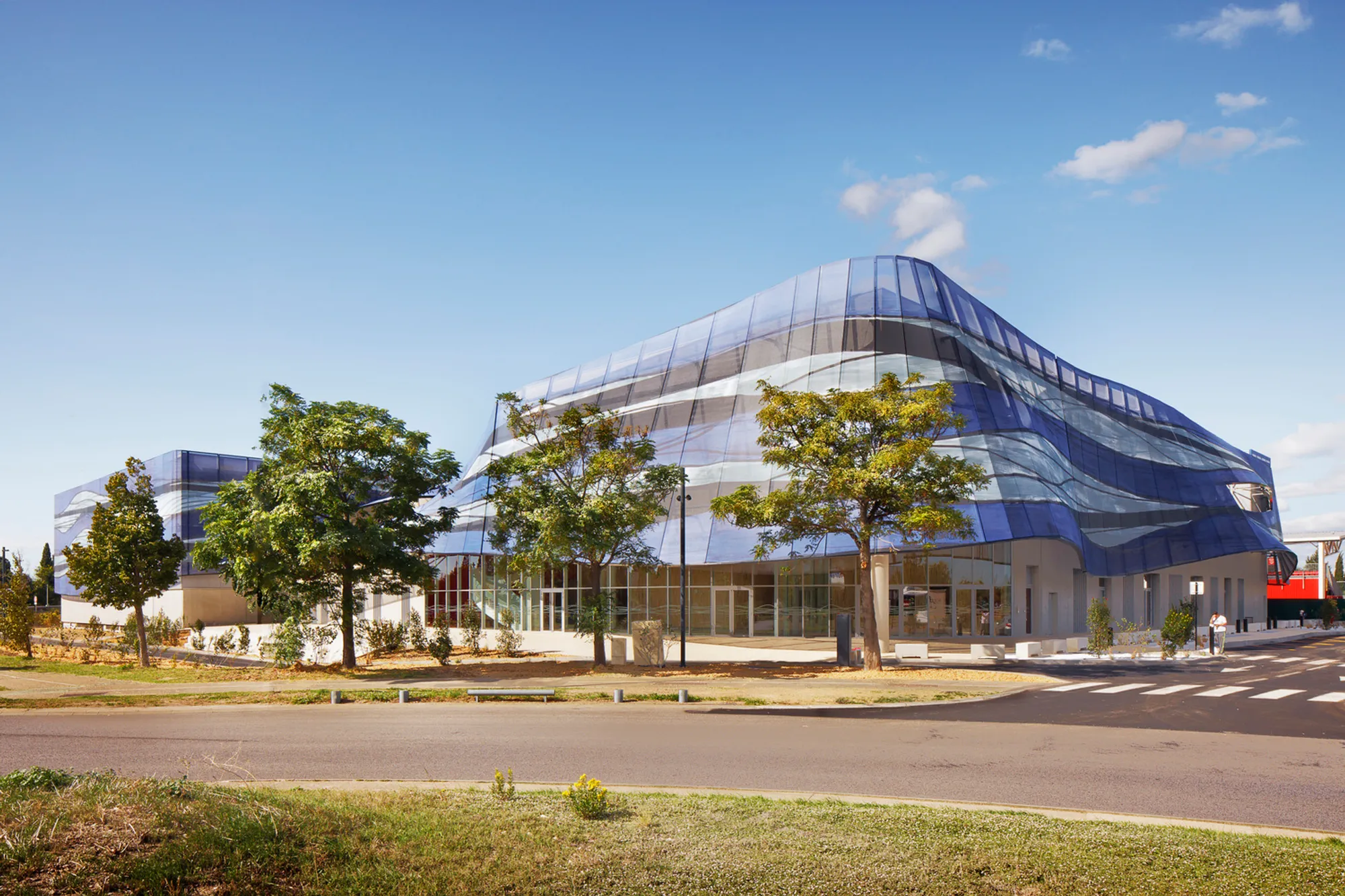 Nîmes Sports Hall: A Modern and Sustainable Icon of Public Architecture