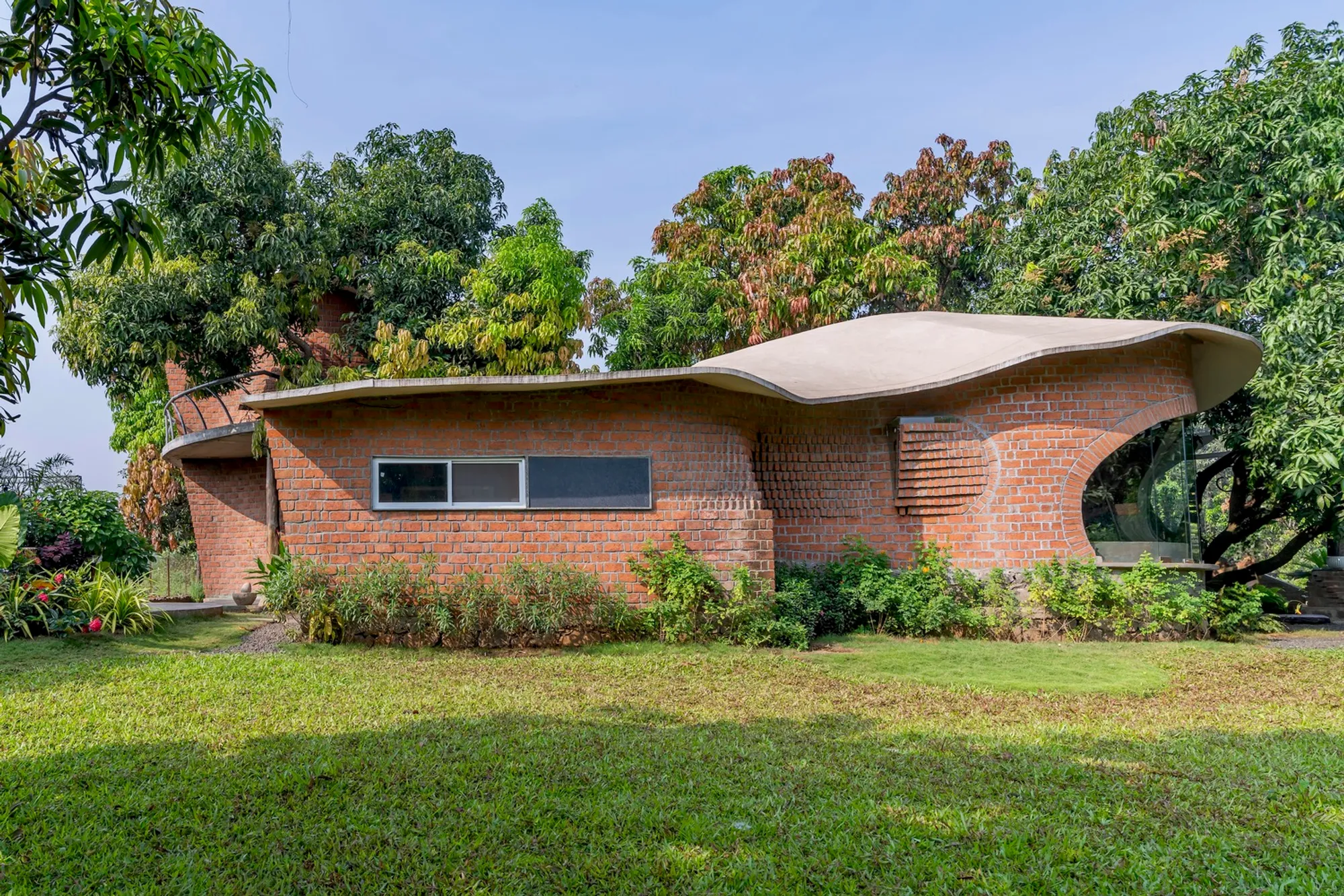Asmalay House - A Harmonious Blend of Architecture and Nature