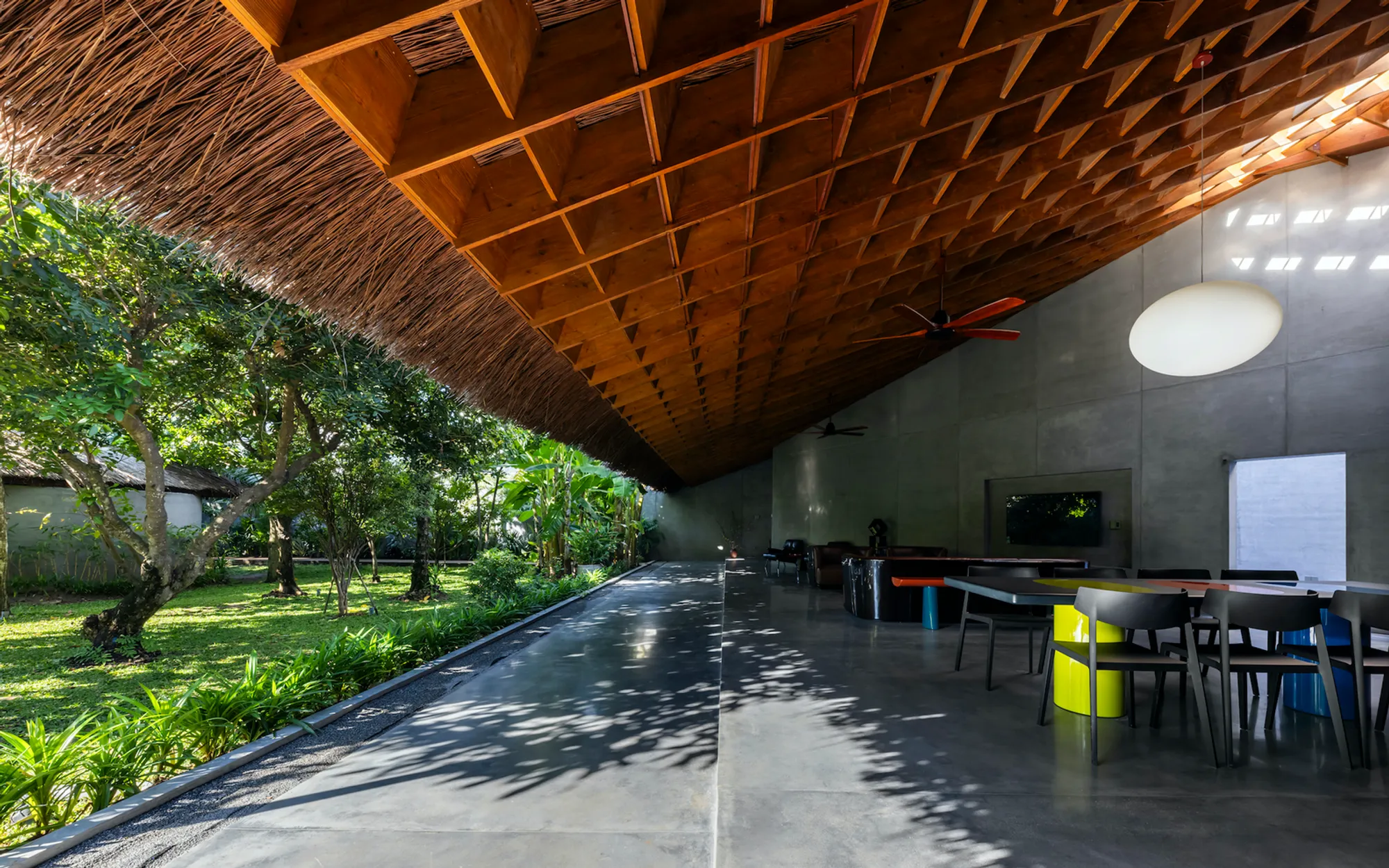Tropical Modern House Design in Vietnam: The THU House by KIENTRUC O