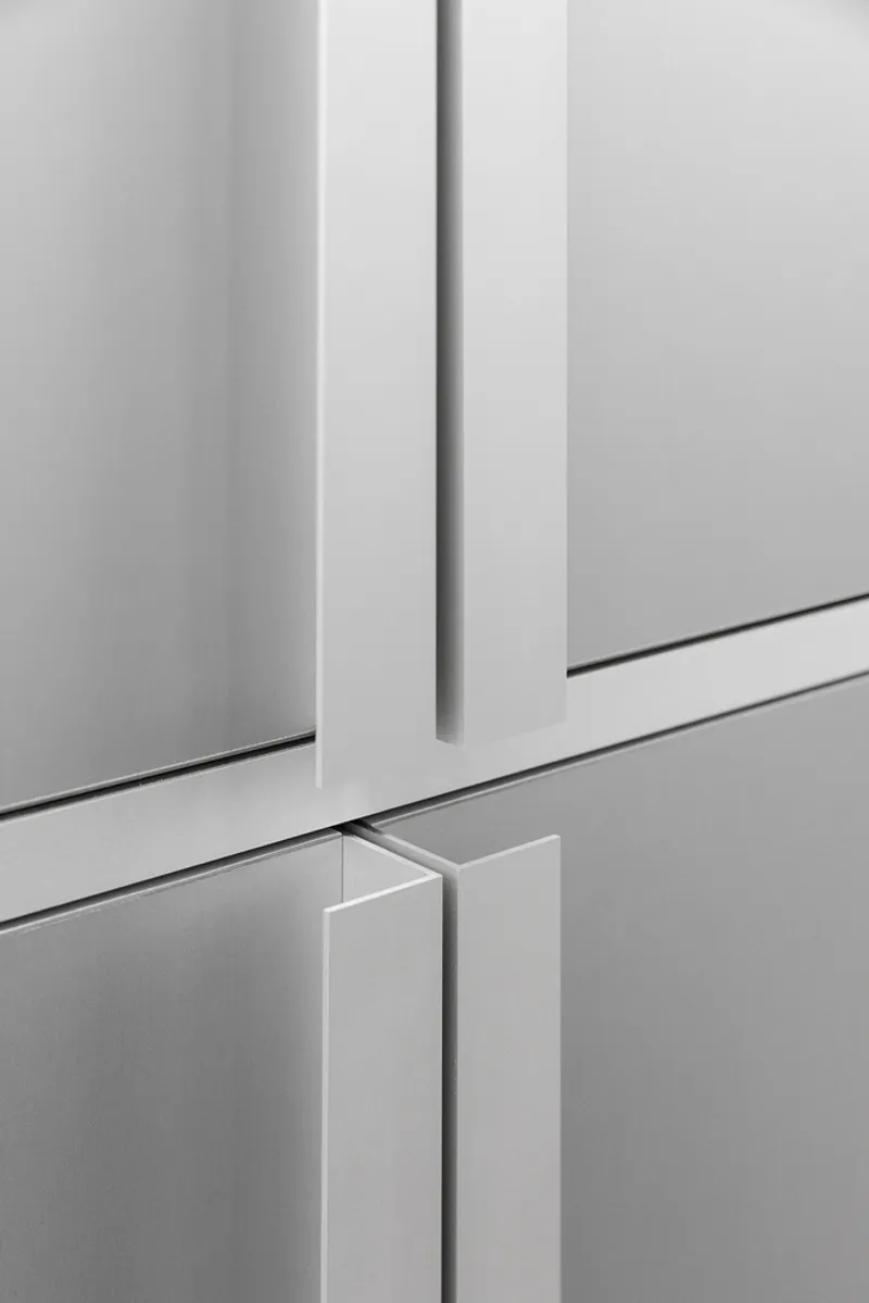 Detail: aluminium shelving profile junction, precise meeting of vertical and horizontal members