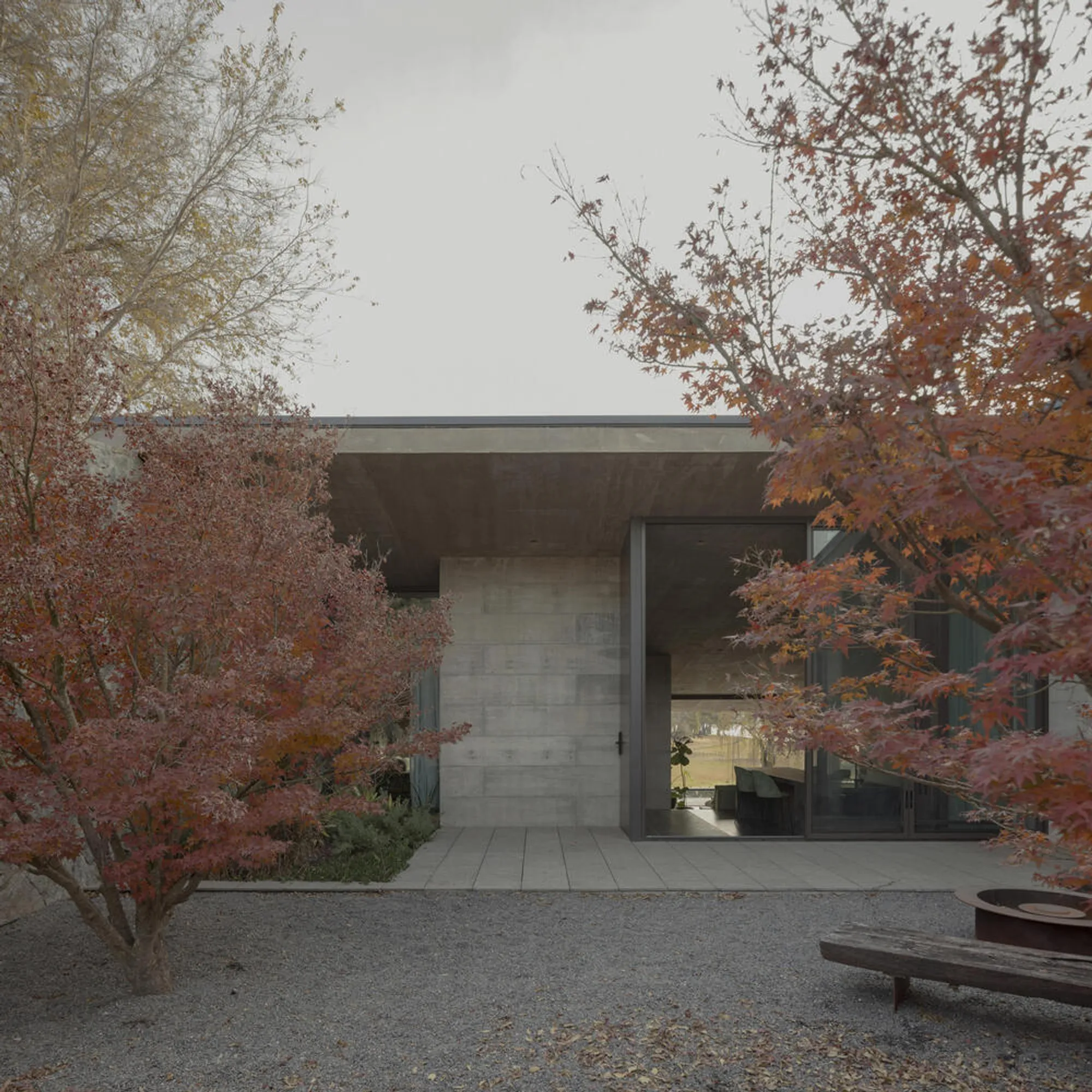 Chacarera House: An Innovative Lakefront House Design in Argentina