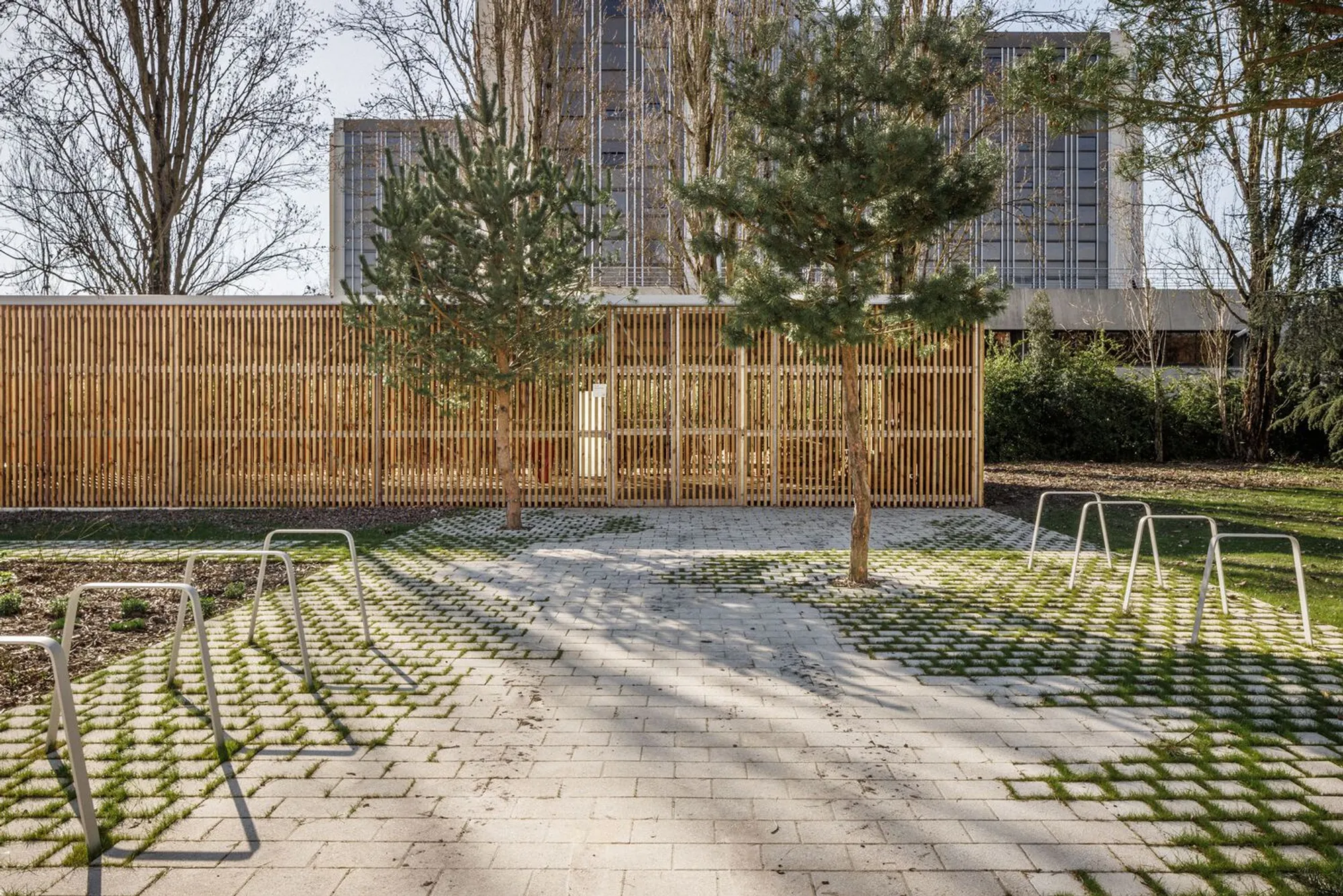Training Center Residence and Workshops for Apprentices: A Modern Architectural Evolution in Bordeaux