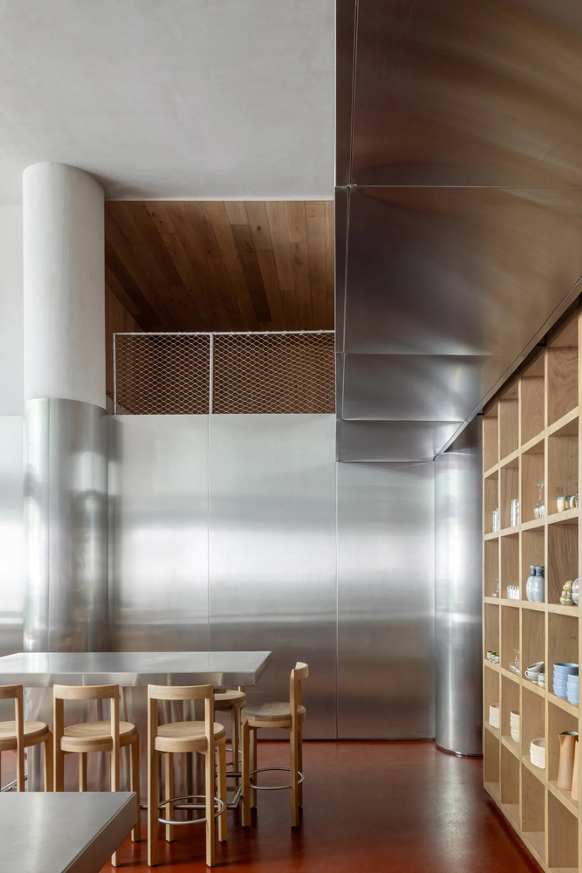 Ignacio Urquiza and Ana Paula de Alba Wrap a Mexico City Restaurant in Stainless Steel and Timber
