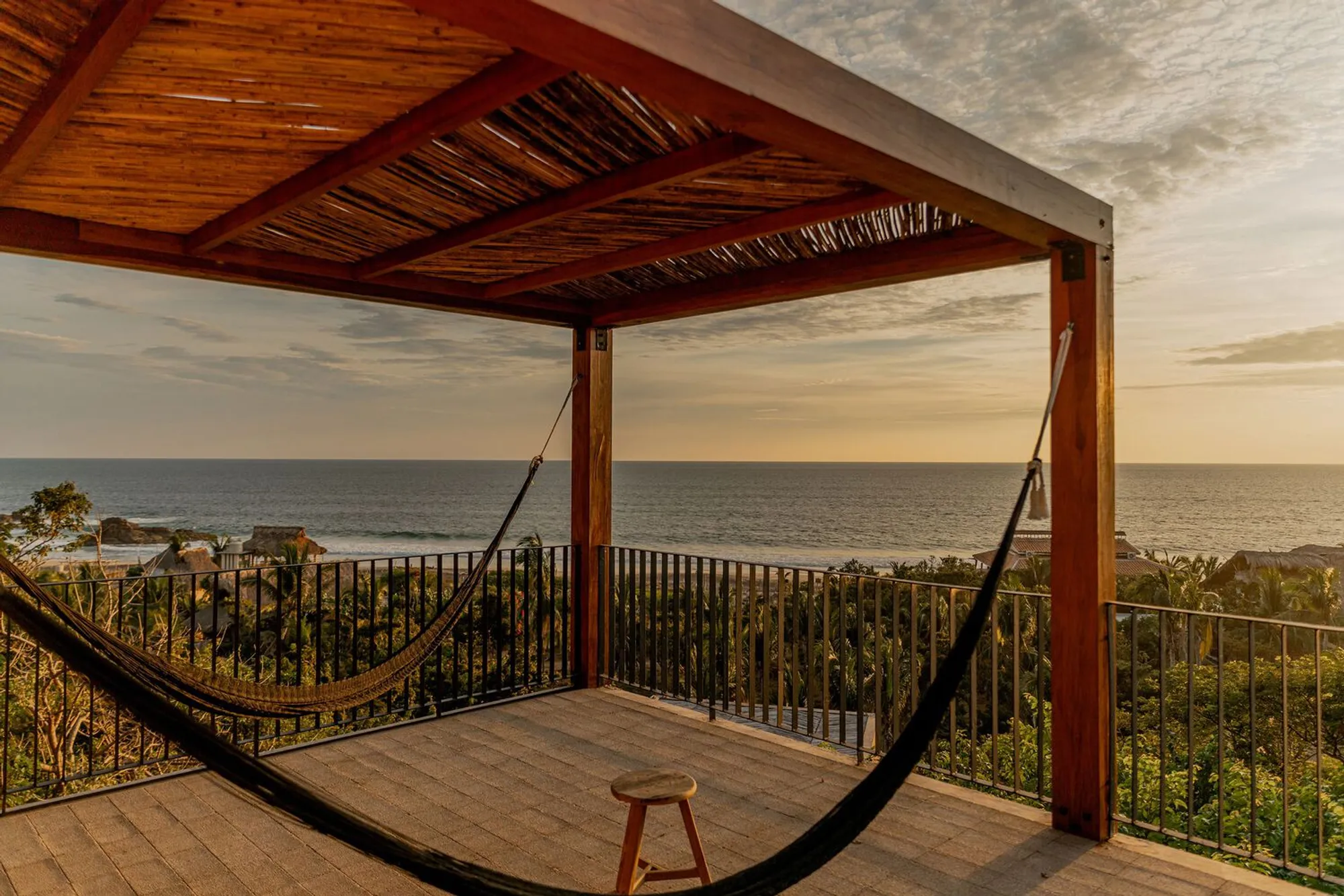 em-estudio Weaves Timber Pavilions into the Oaxacan Coast at La Extraviada