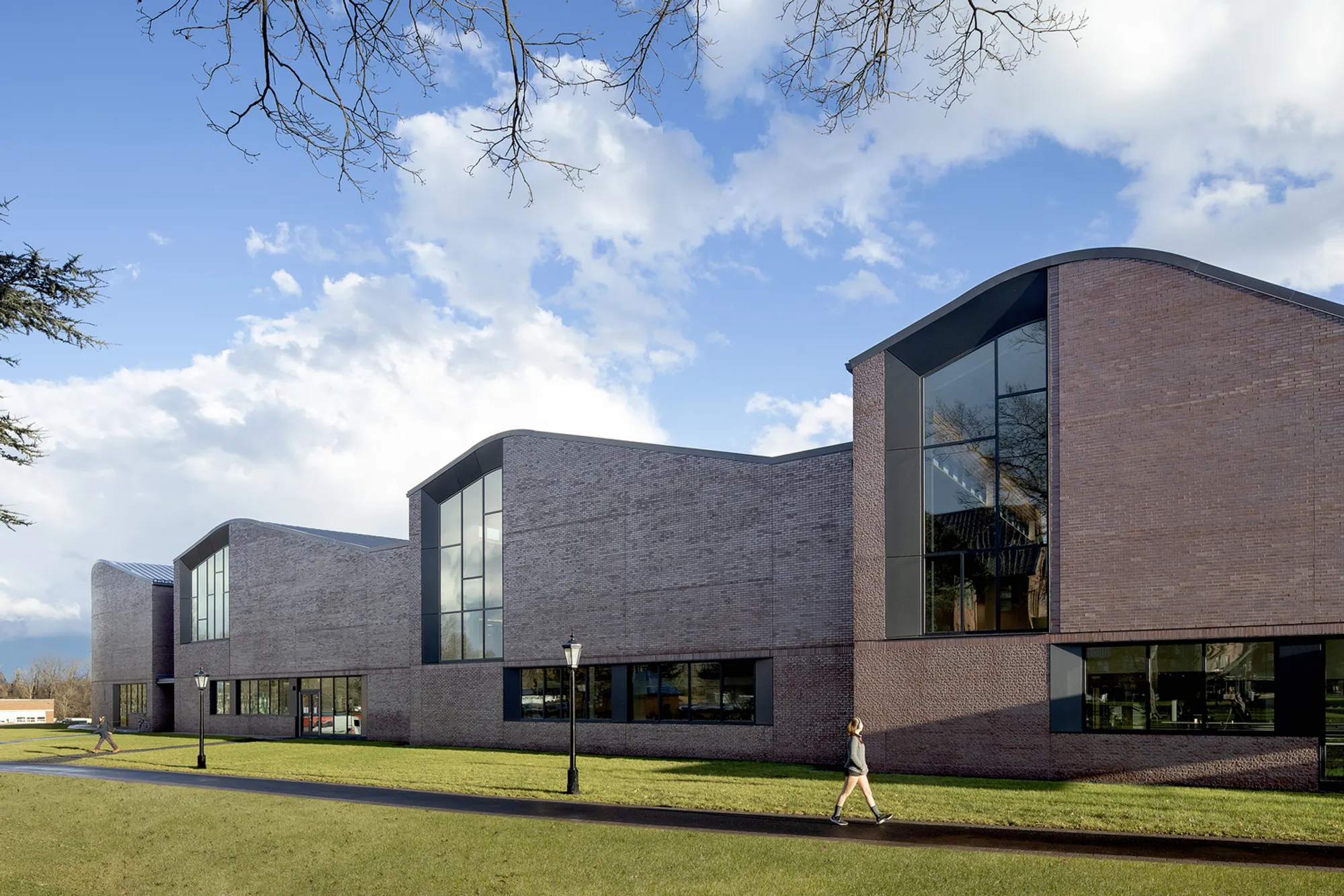 Sasaki Wraps Athletics, Dining, and Wellness into One Undulating Brick Field House at Lawrenceville