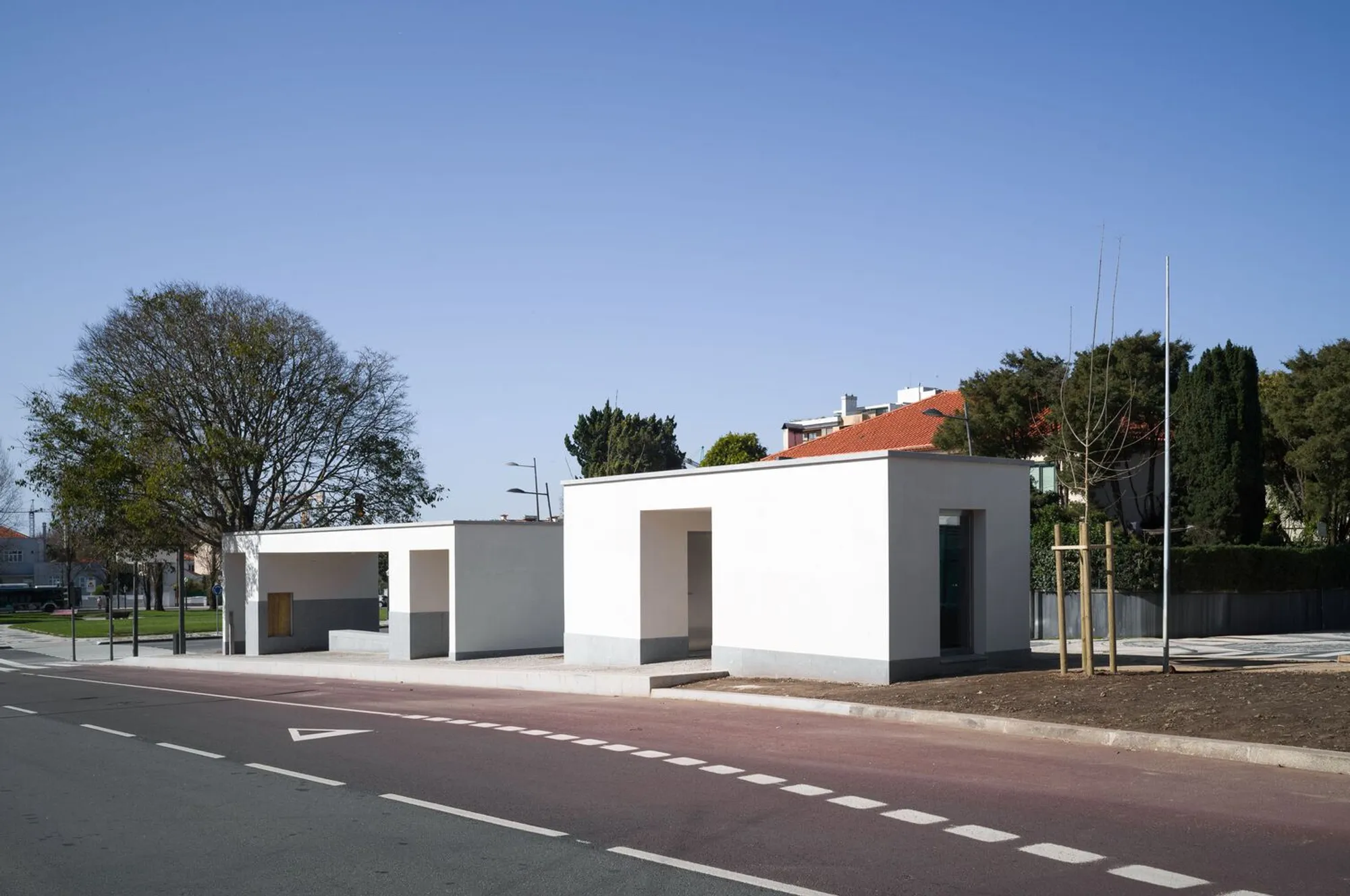 Álvaro Siza Vieira Gives Porto's Bus-Metro Stops the Dignity of Real Architecture