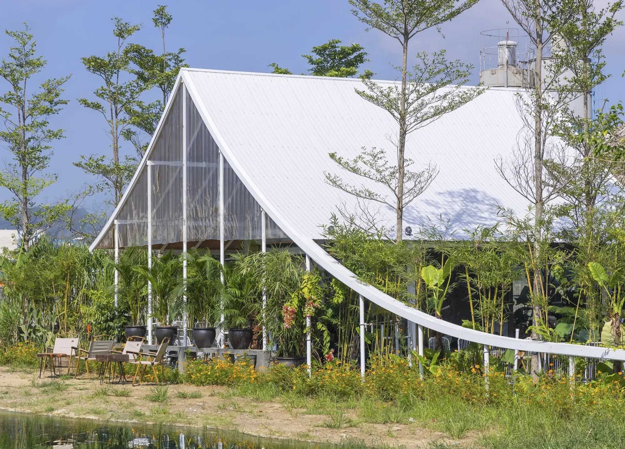 Nguyen Khac Phuoc Architects Build a Fully Demountable Coffee Shop on the Edge of Vinh City
