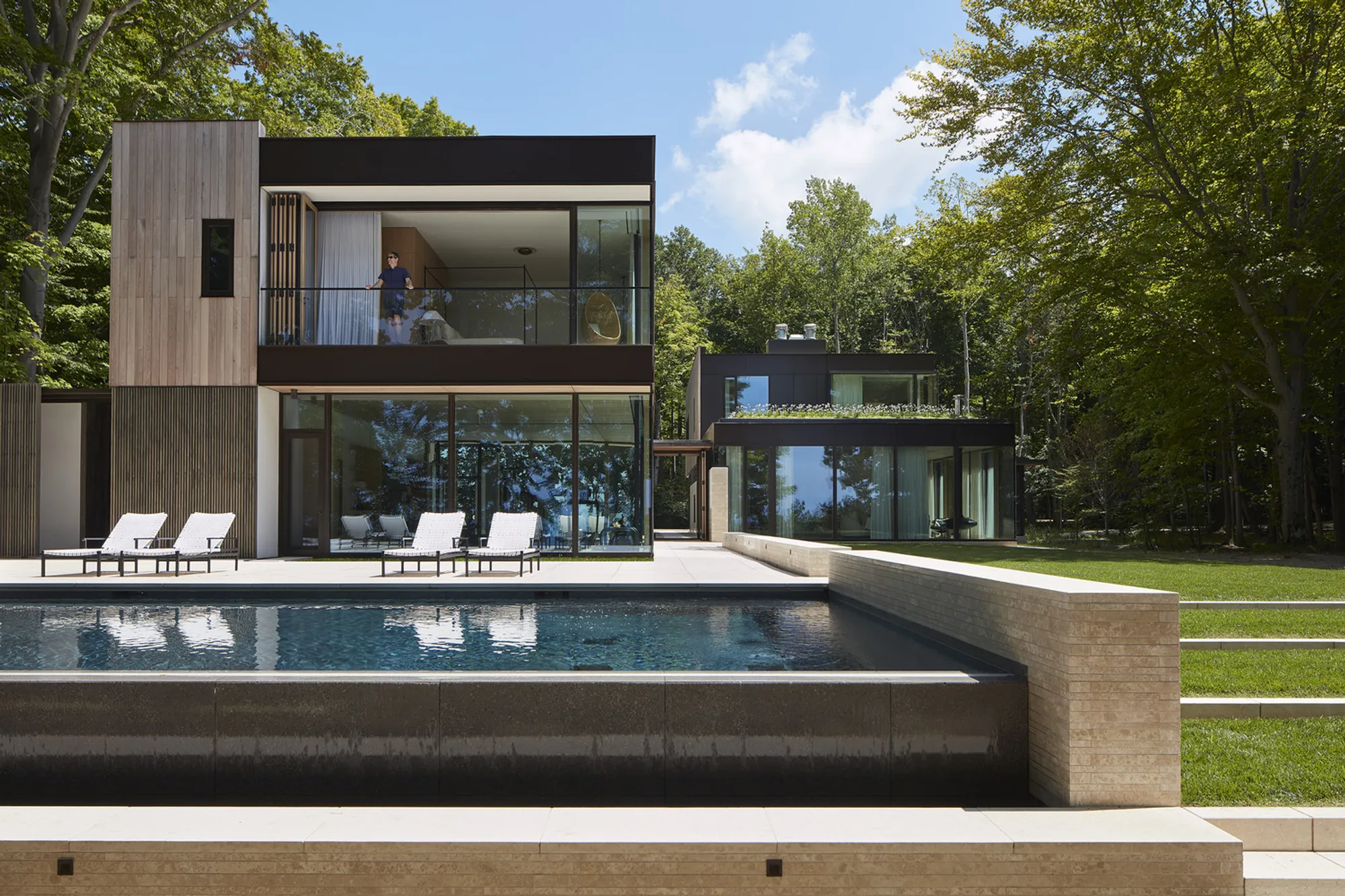 Wheeler Kearns Architects Tucks a Limestone-and-Timber Retreat into a Lake Michigan Bluff