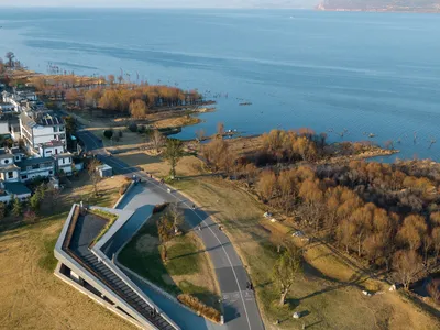 line+ studio Anchors a Folded Concrete Canopy to the Shore of Yunnan's Erhai Lake