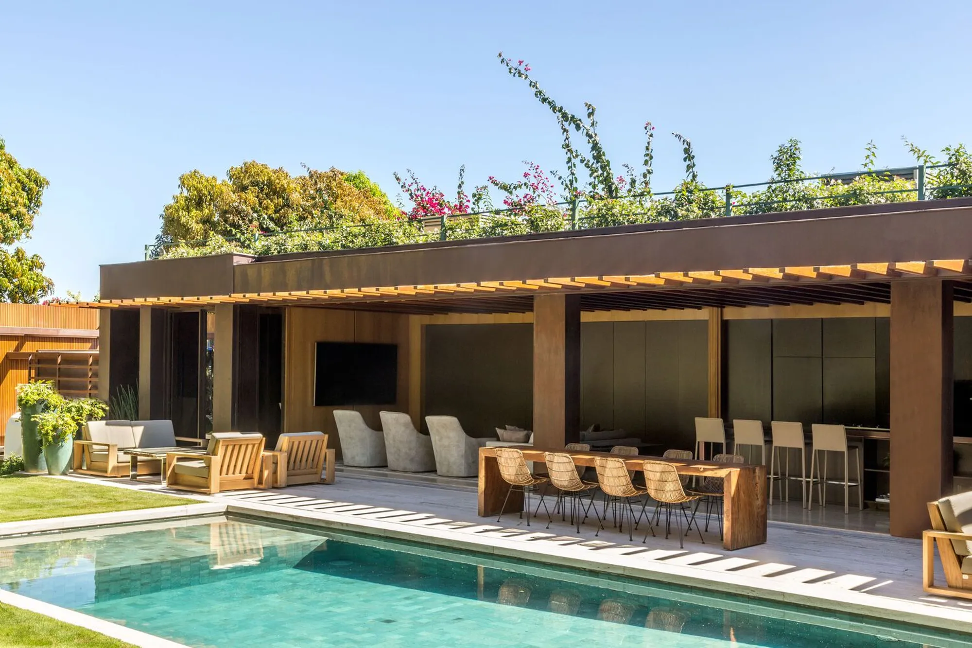 Studio Gontijo Wraps a Brasília Family Home in Timber and Opens It to the Garden