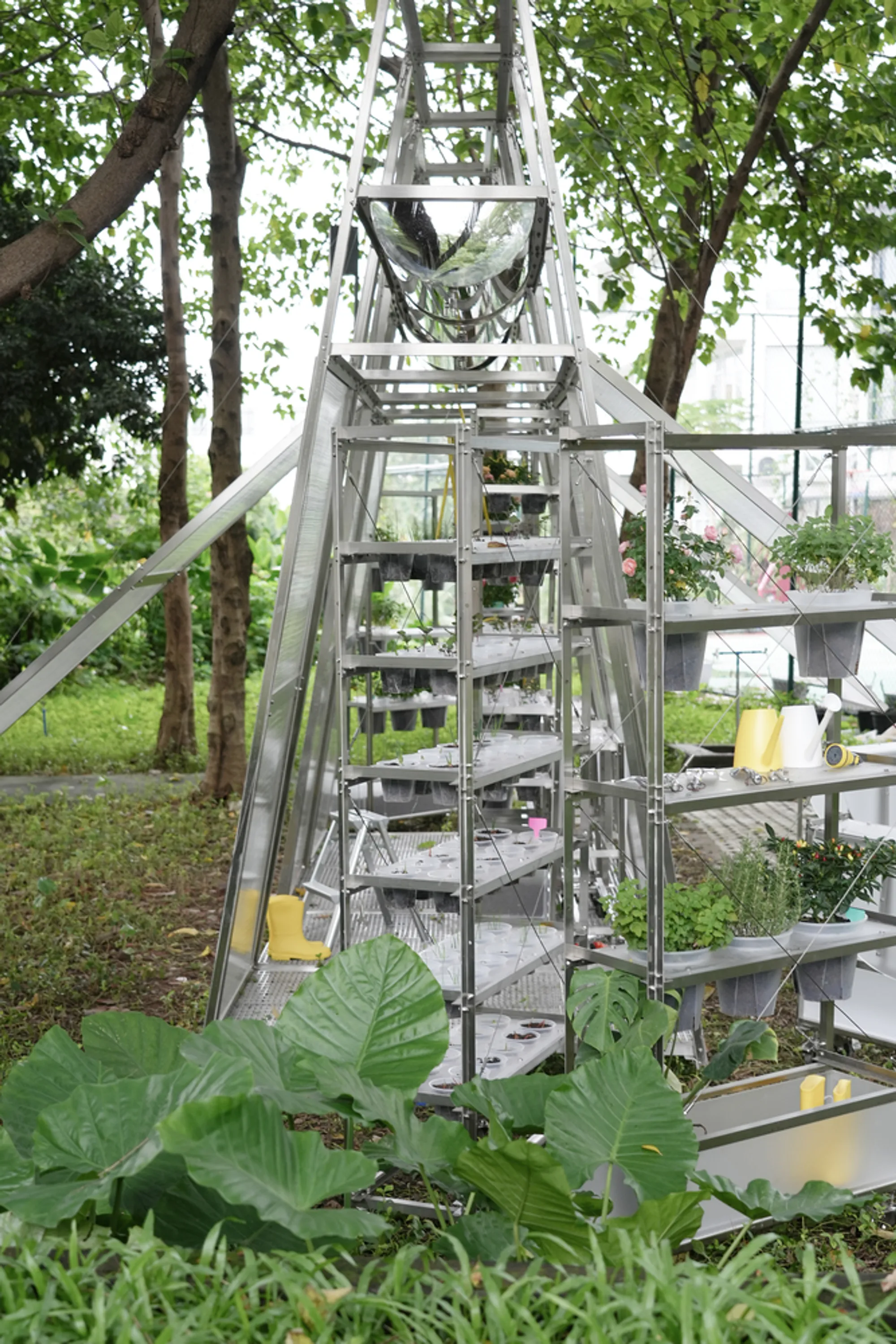JXY Studio and Office for Roundtable Build a 12-Square-Meter Greenhouse Kitchen in Guangzhou