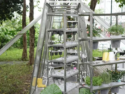 JXY Studio and Office for Roundtable Build a 12-Square-Meter Greenhouse Kitchen in Guangzhou