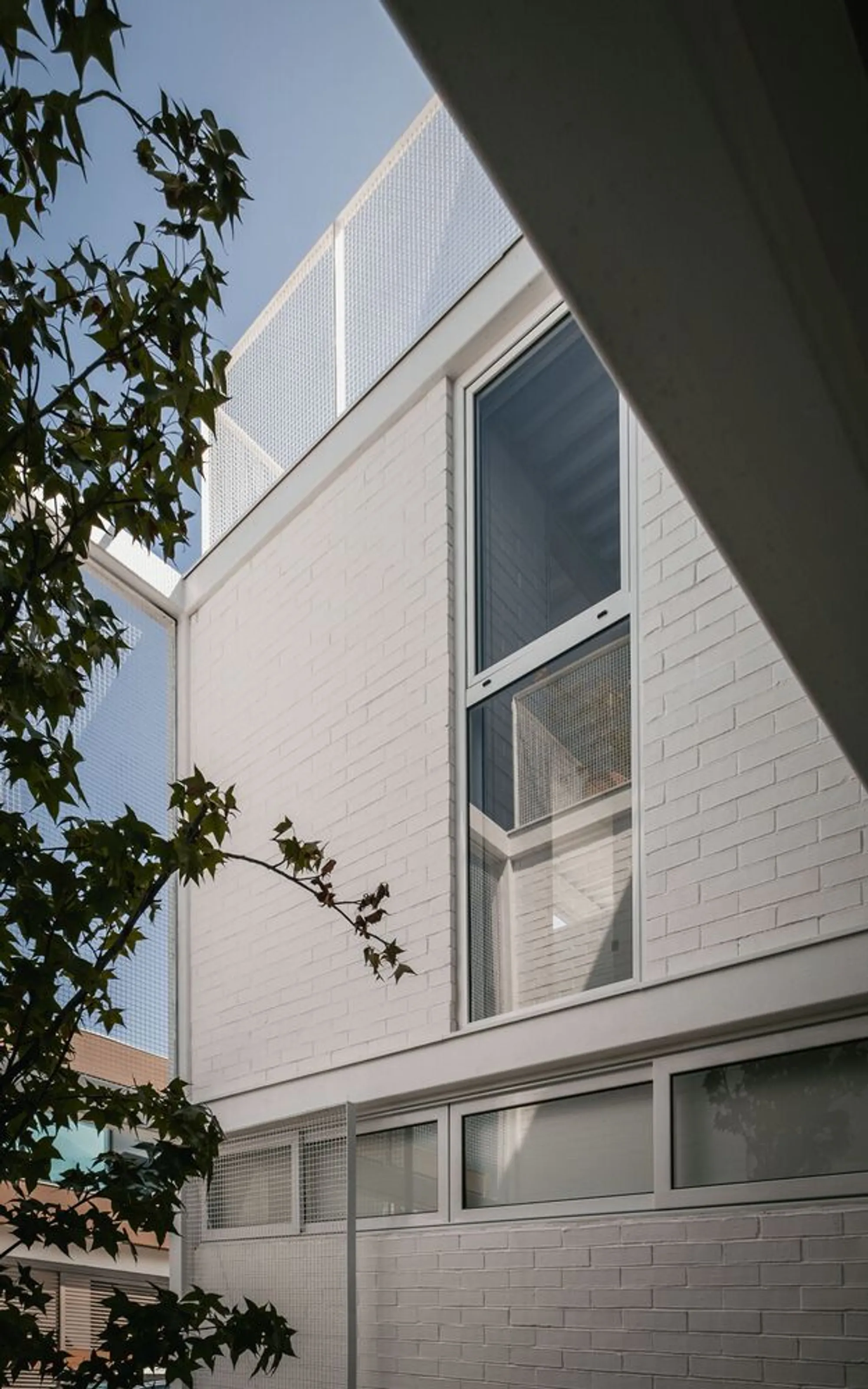Garza Camisay Arquitectos Organizes a Monterrey House Around Light, Screen, and Courtyard