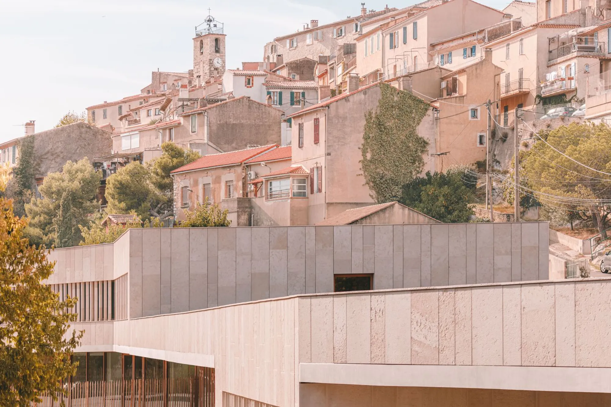Amelia Tavella Buries a Fossil-Like School into the Hillside of Cabriès
