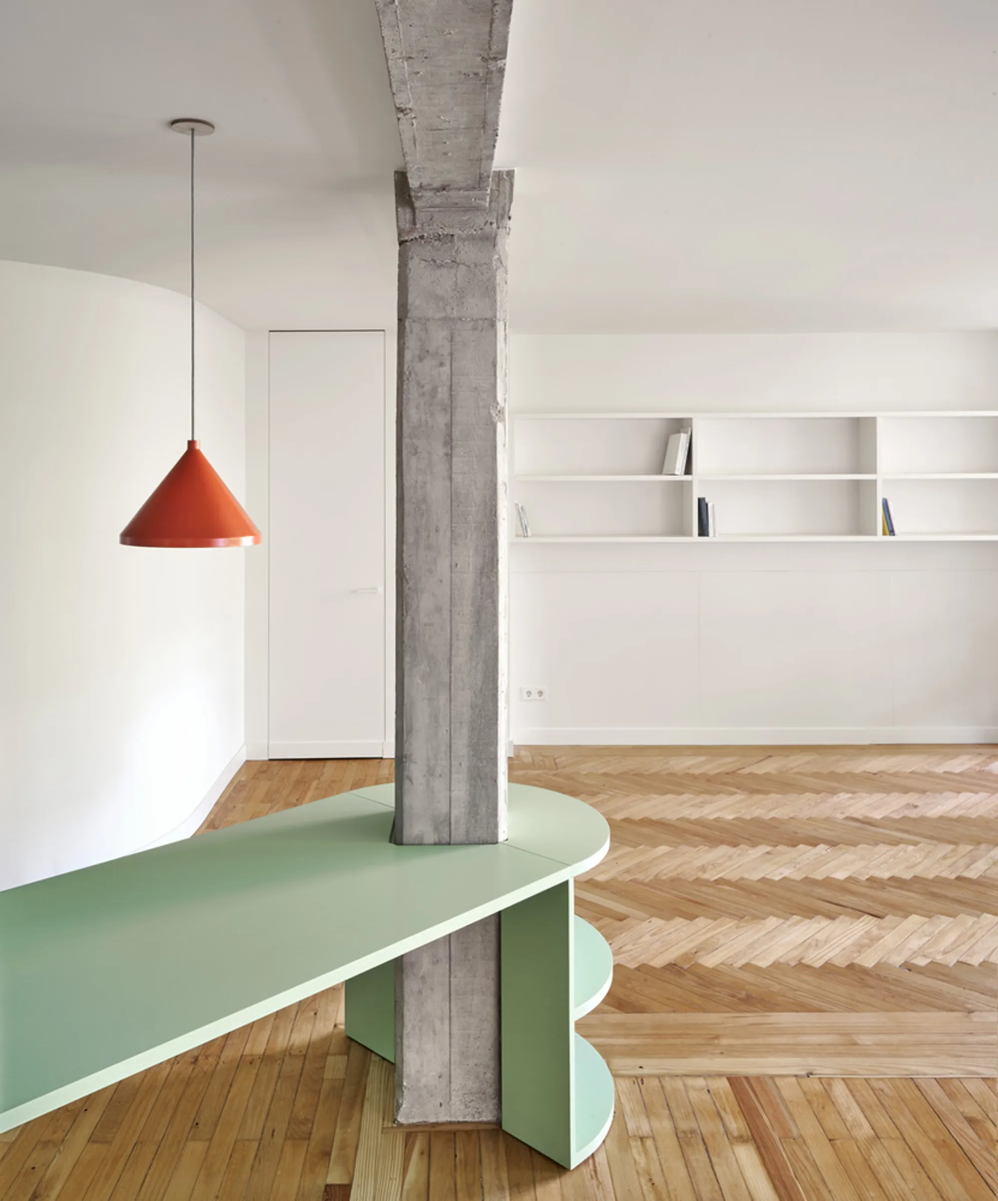 Arroyo and Villalba Wrap Furniture Around Concrete Pillars to Reopen a 1950s Madrid Apartment