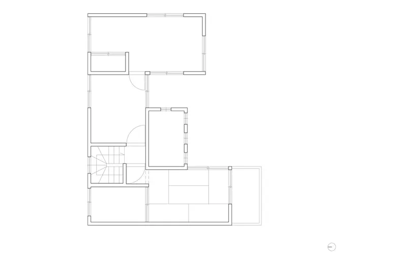 Floor plan drawing showing an upper level with central staircase, bedrooms and open living spaces