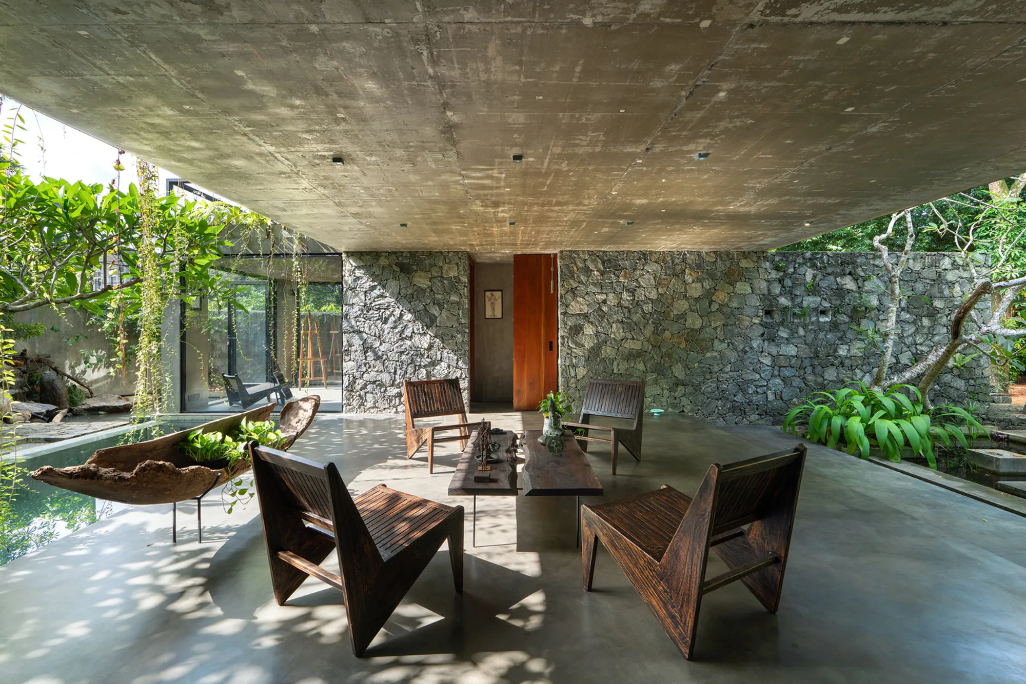 Dishna Thilanka Architects Builds a Metal Sculptor's Pavilion That Breathes Through the Trees