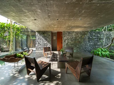 Dishna Thilanka Architects Builds a Metal Sculptor's Pavilion That Breathes Through the Trees