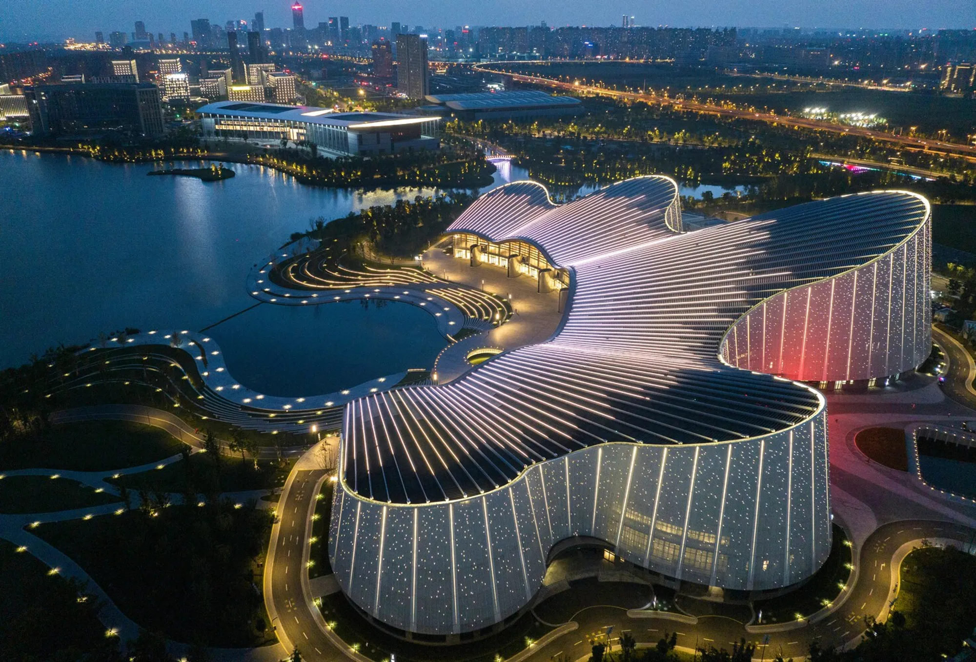 BIAD Arrays Five Auditoriums Along a Lake in Nantong's Cloud-Shaped Grand Theatre