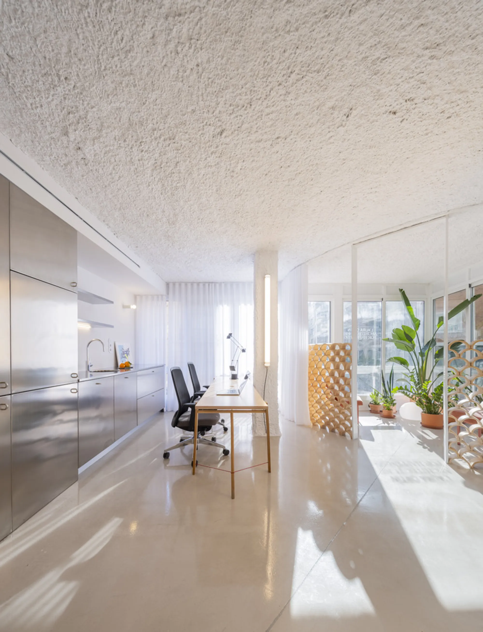 Laura Ortín Turns a 55-Square-Meter Apartment in Murcia into a Cave-Like Architecture Office