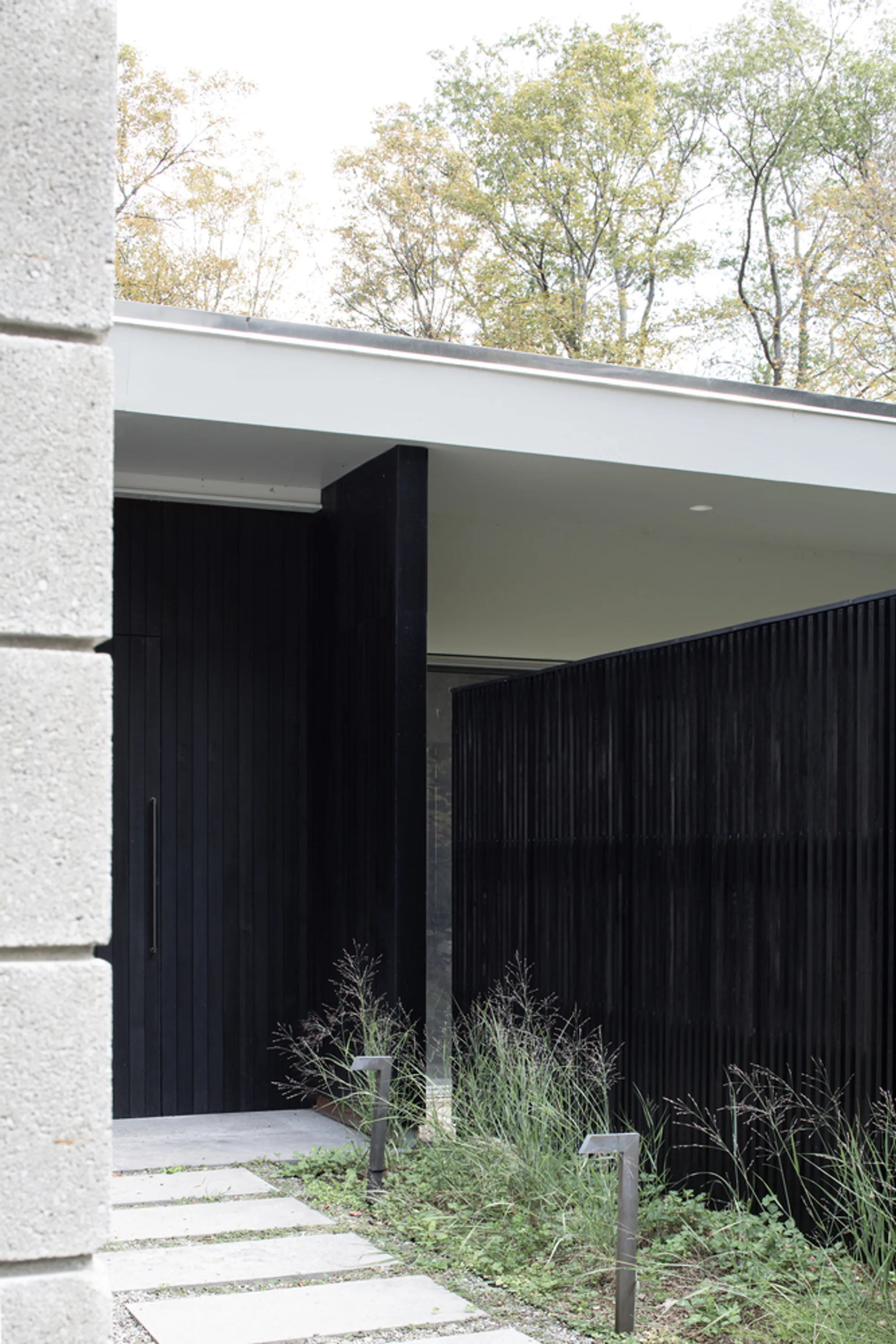 TAKATINA Weaves a Japanese-Inspired Garden Pavilion into a Cold Spring Hilltop Home
