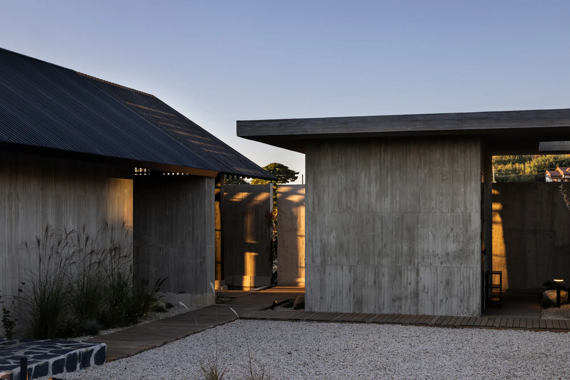 STAY Architects Folds a Hanok Courtyard Into a Corner-Lot Guesthouse in Gyeongju