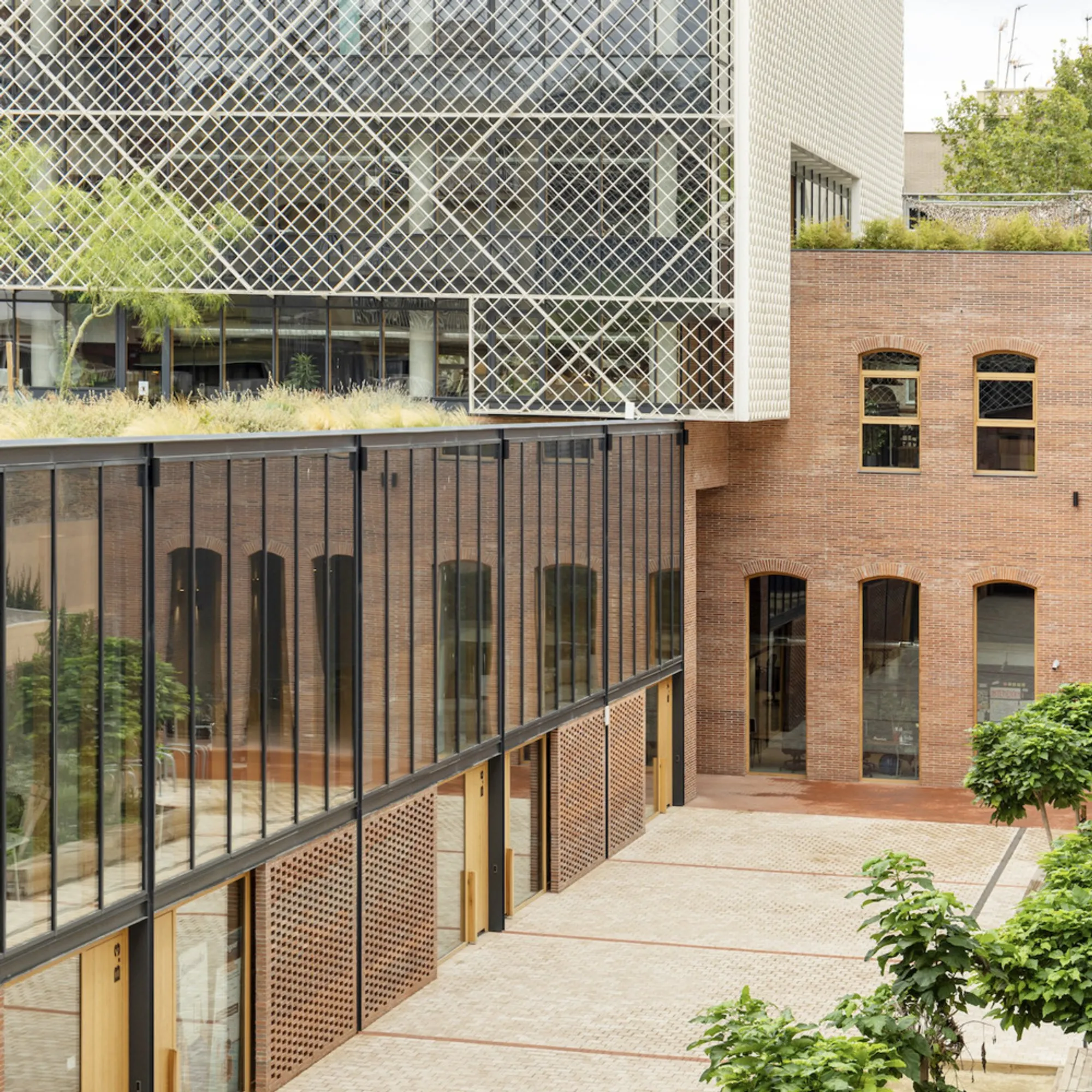 b720 Fermín Vázquez Arquitectos Wraps a Barcelona Jute Factory's Memory in Aluminum Lattice