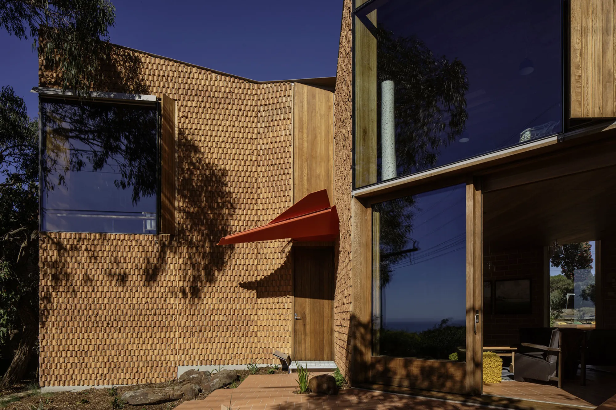 Wardle Builds a Coastal Family Home from Hand-Torn Terracotta on Victoria's Cliff Edge