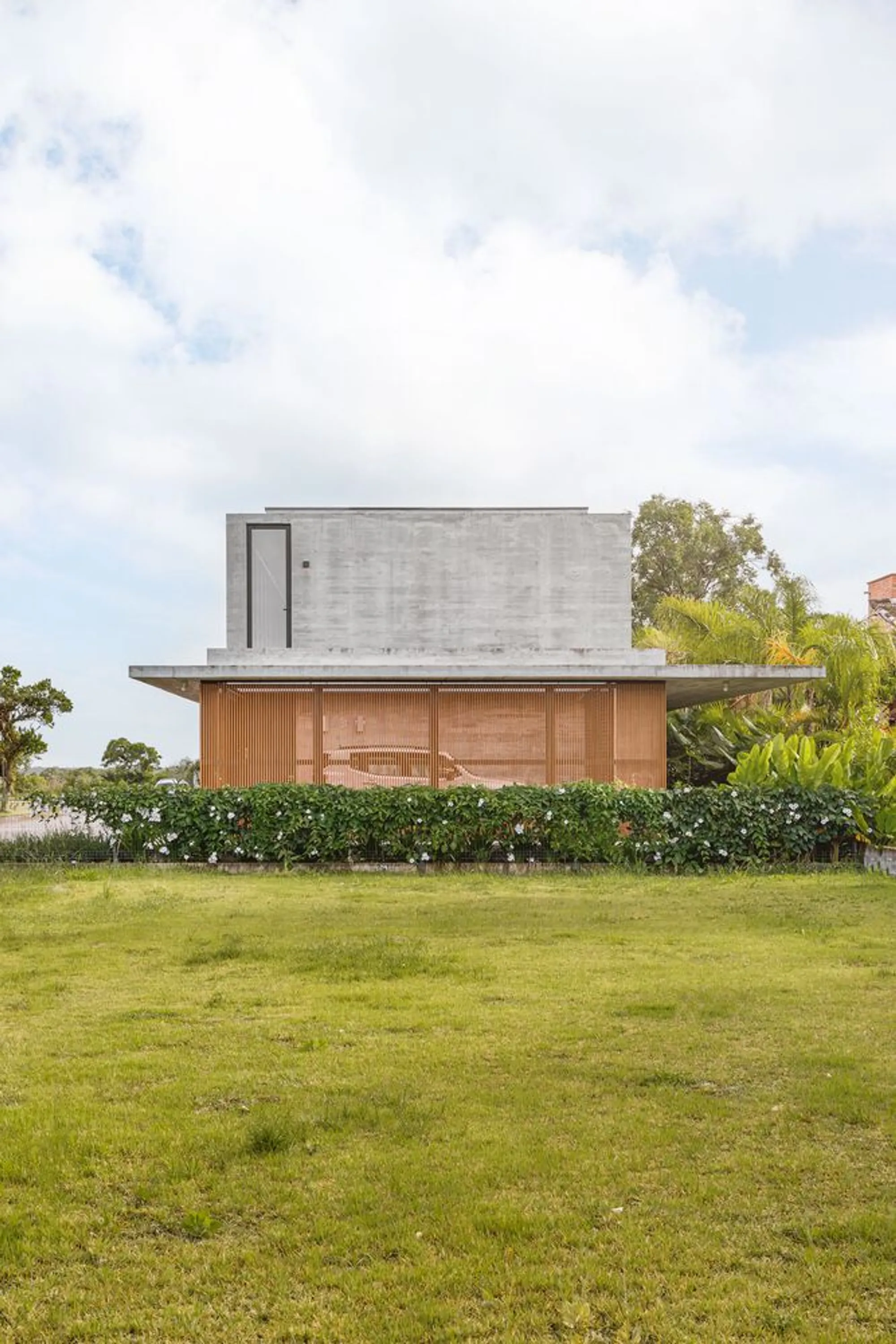 Marchetti Bonetti+ Stacks a Concrete Box on a Timber Veranda to Make a Brazilian Summer House