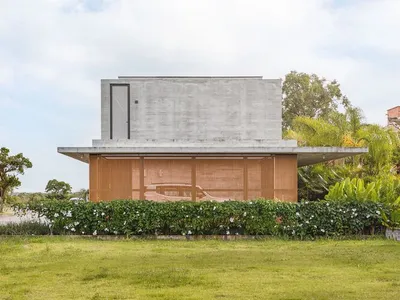 Marchetti Bonetti+ Stacks a Concrete Box on a Timber Veranda to Make a Brazilian Summer House
