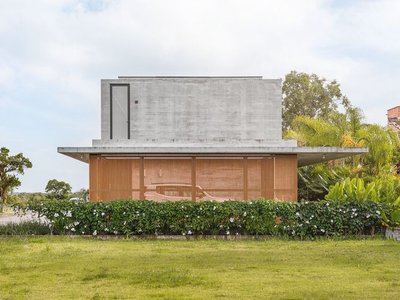 Marchetti Bonetti+ Stacks a Concrete Box on a Timber Veranda to Make a Brazilian Summer House