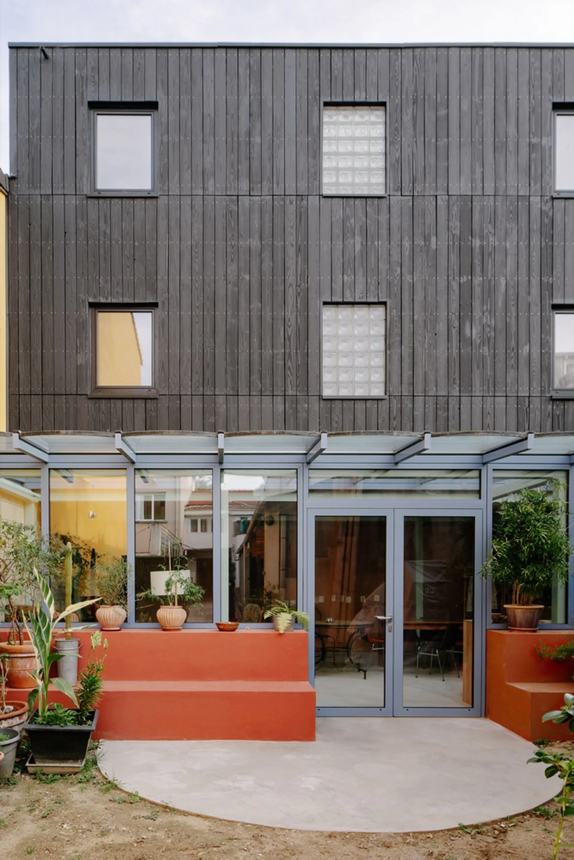 Jean Benoît Vétillard Packs an Artist's House and Studio into 100 Square Meters in Bagnolet