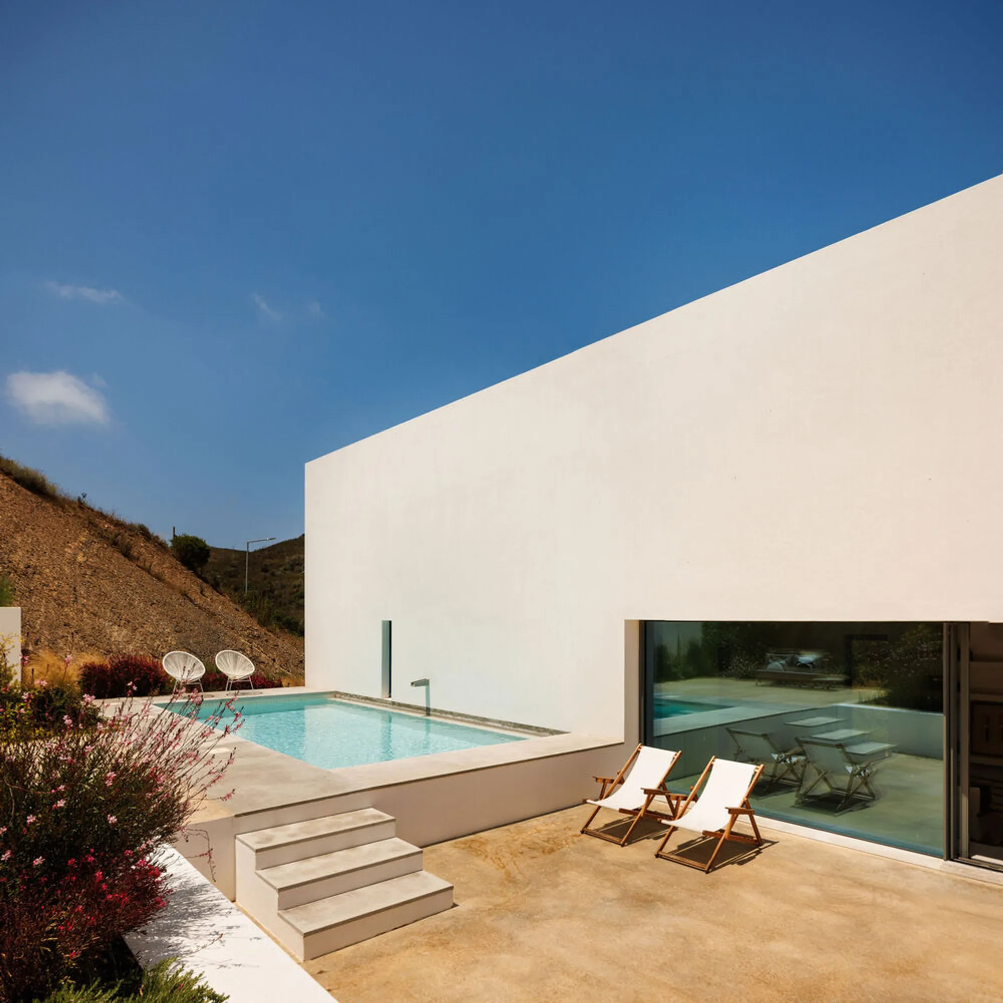 LADO Arquitectura e Design Fills the Last Vacant Lot in a Revived Algarve Village